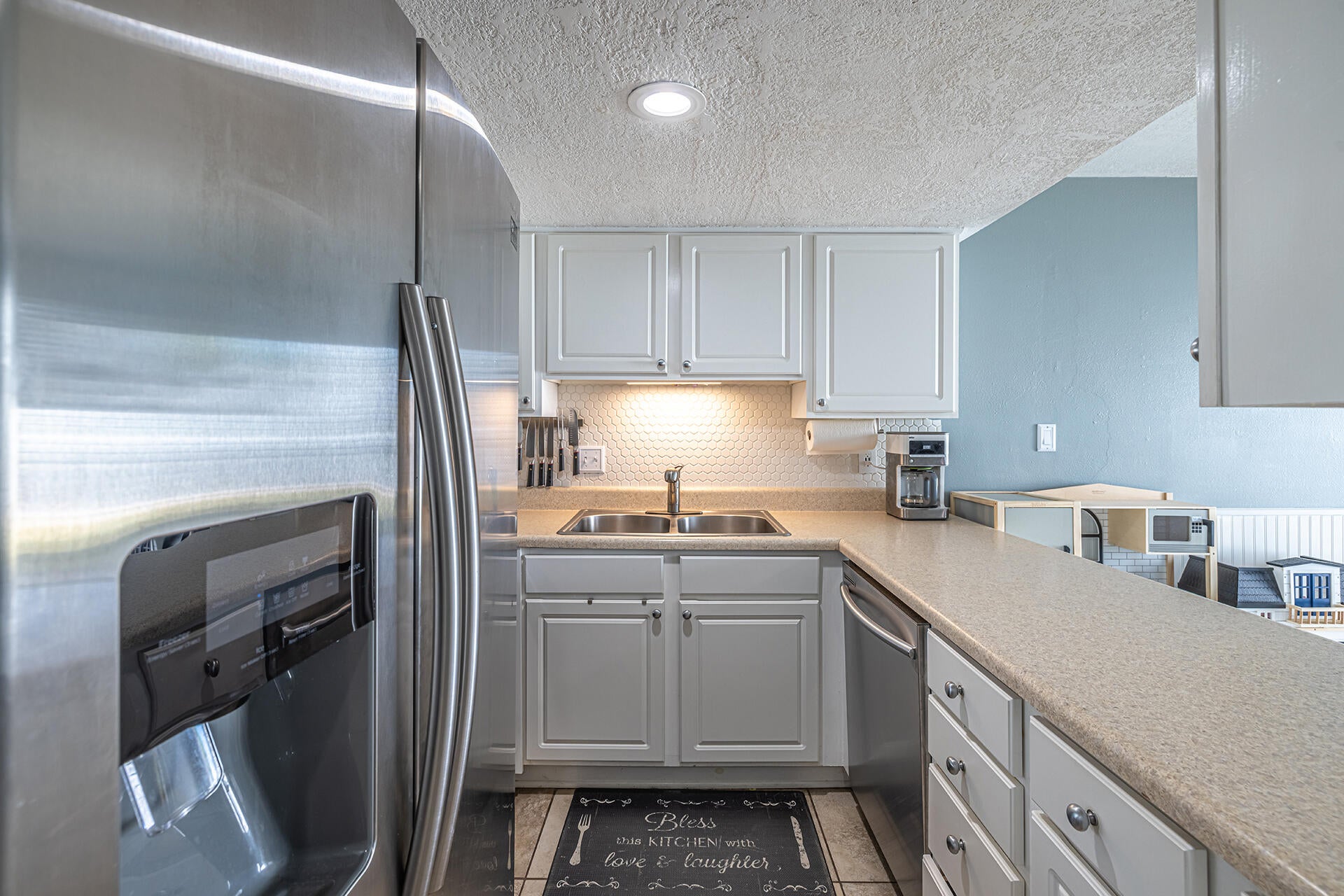 FINISTERRA CONDO - Residential Lease