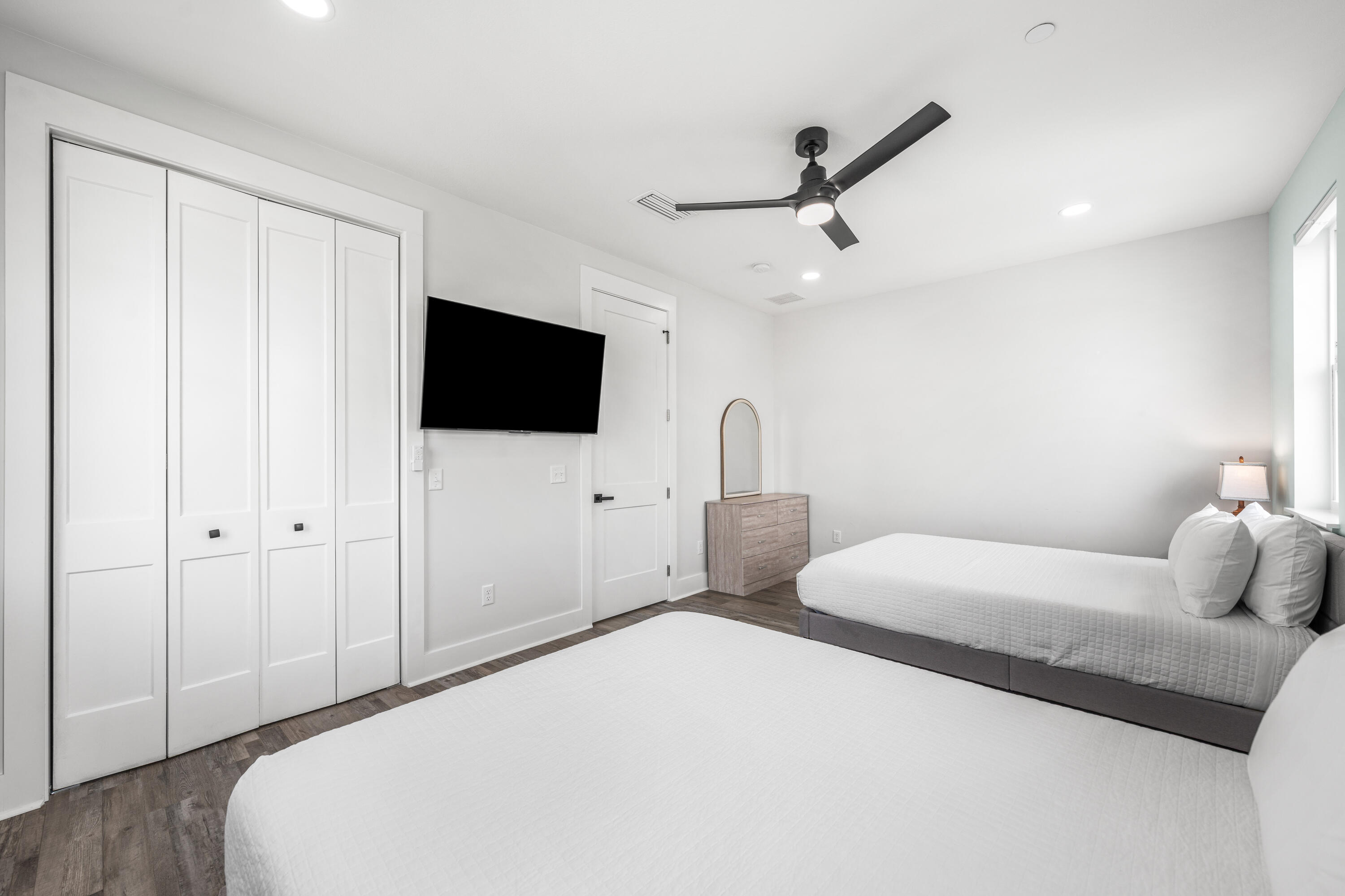 BAHAMA BEACH - Residential