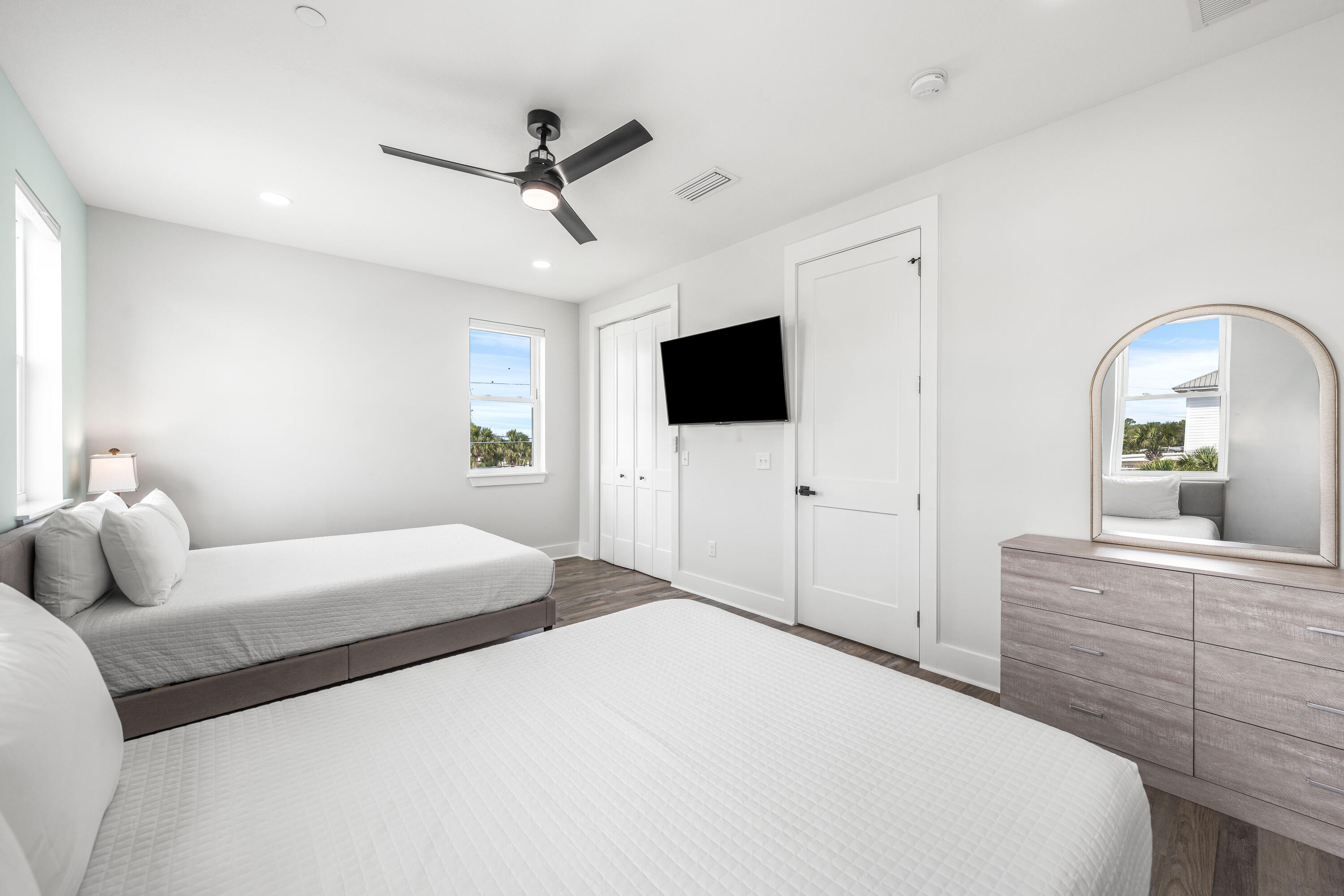 BAHAMA BEACH - Residential