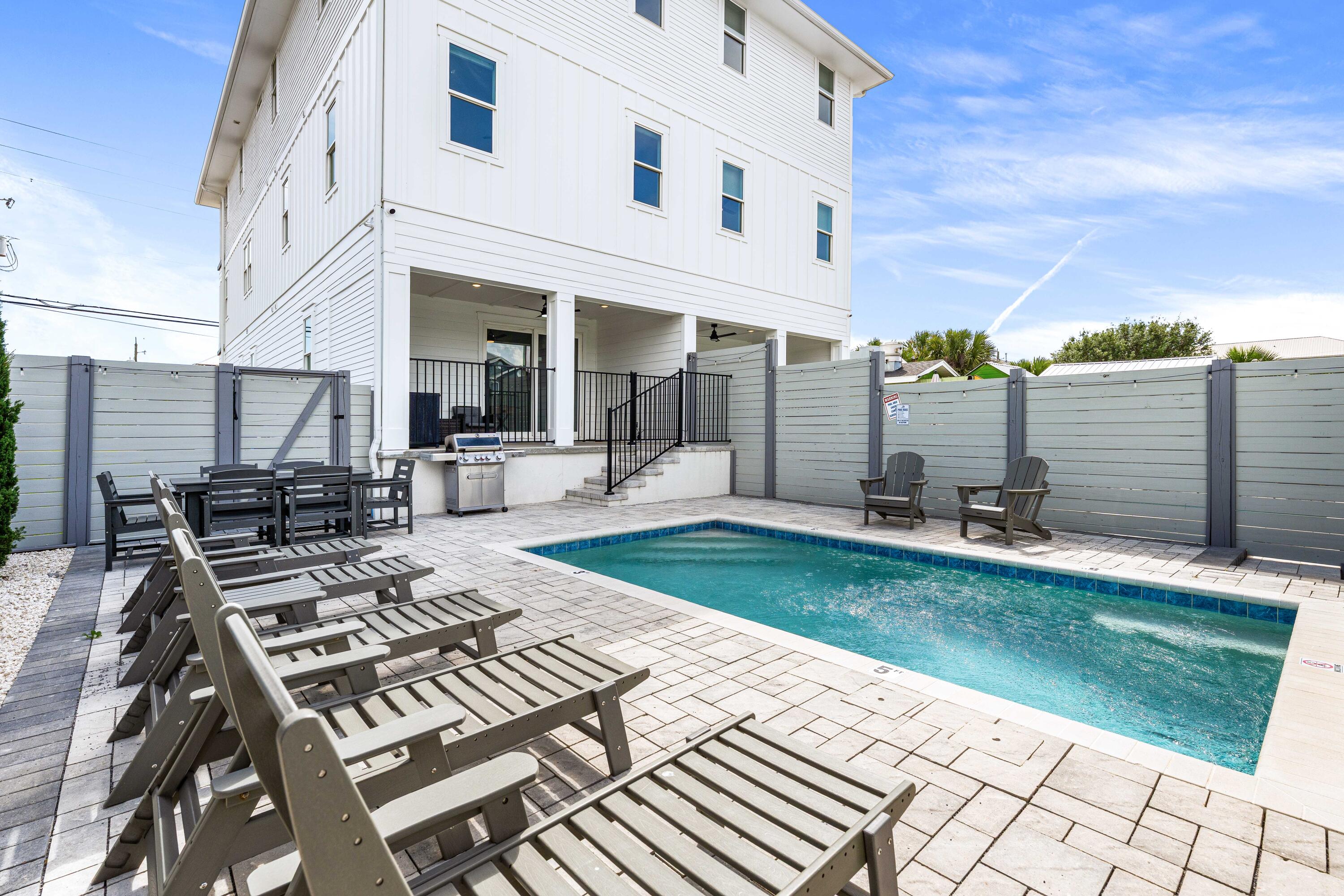 BAHAMA BEACH - Residential