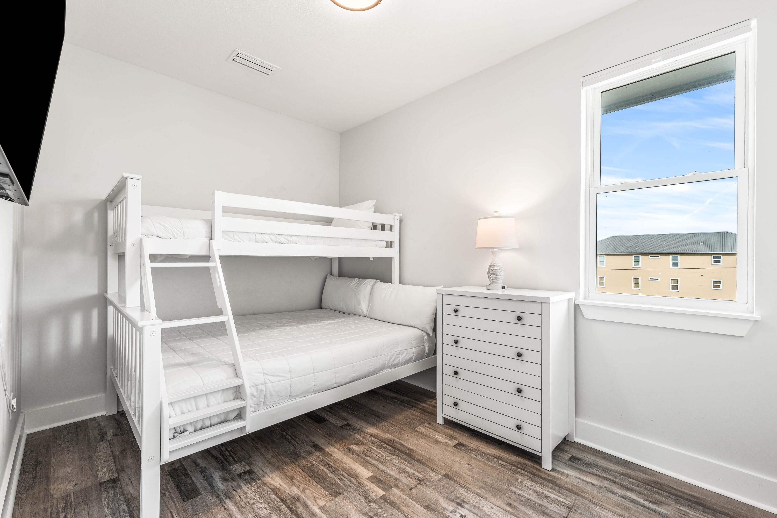 BAHAMA BEACH - Residential