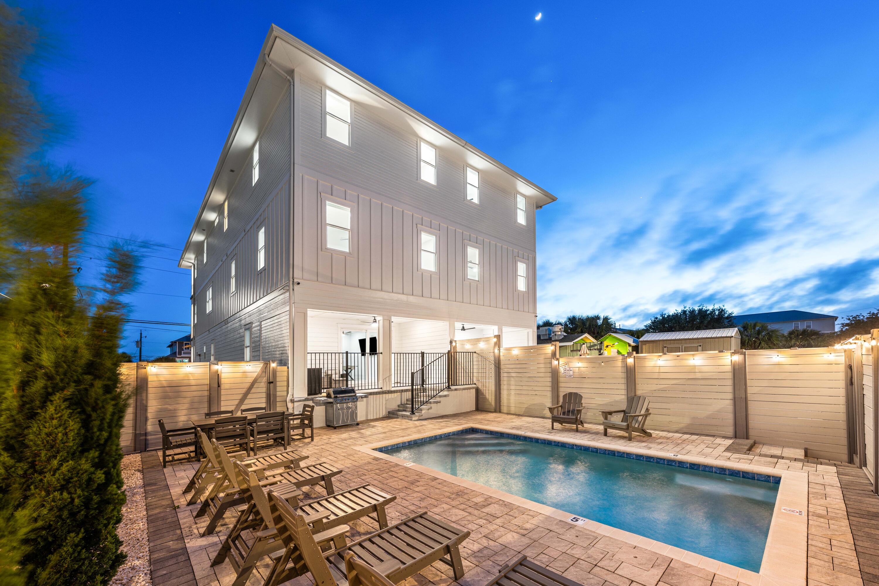 BAHAMA BEACH - Residential