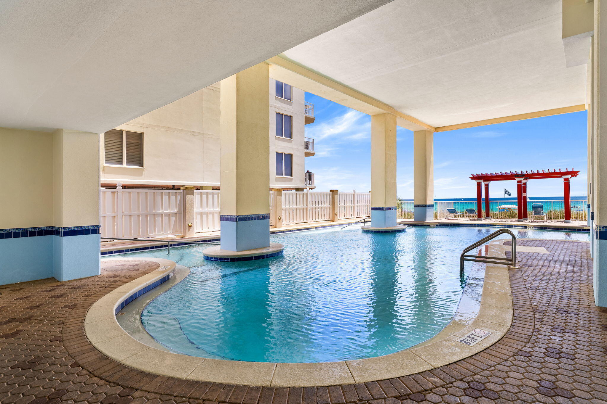 MAJESTIC BEACH TOWERS I - Residential