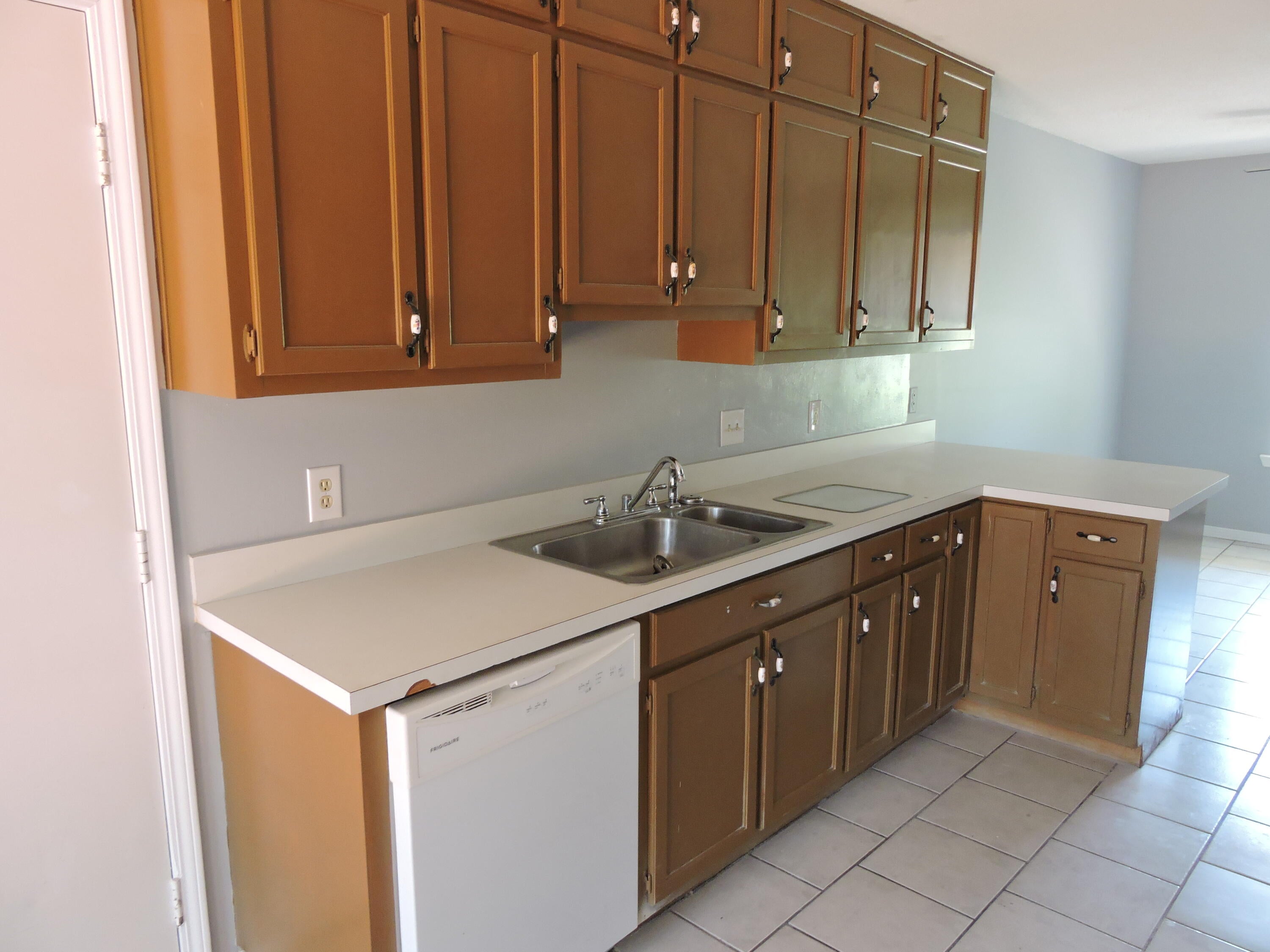 COUNTRYVIEW ESTATES 1ST ADDN - Residential Lease