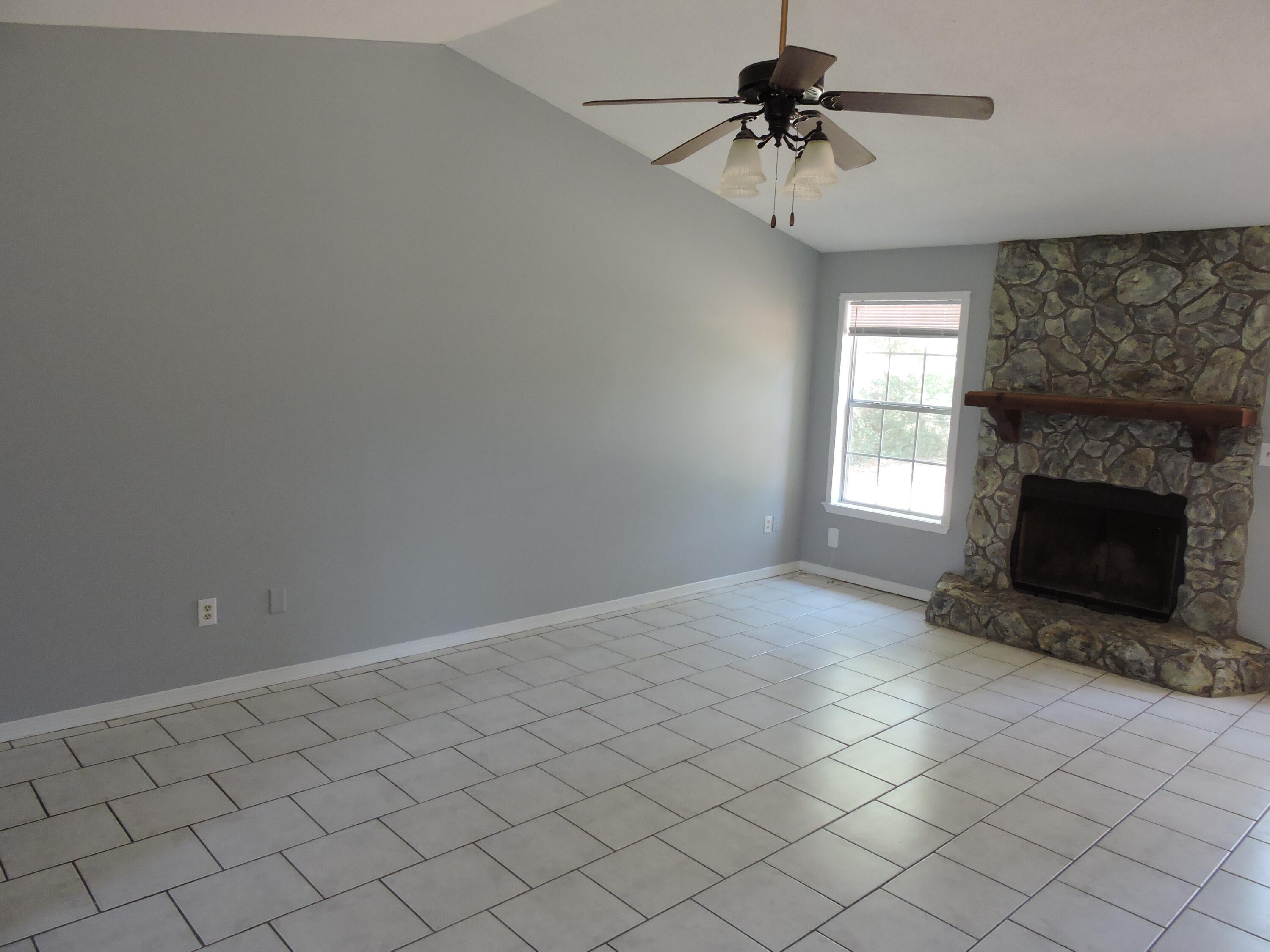 COUNTRYVIEW ESTATES 1ST ADDN - Residential Lease