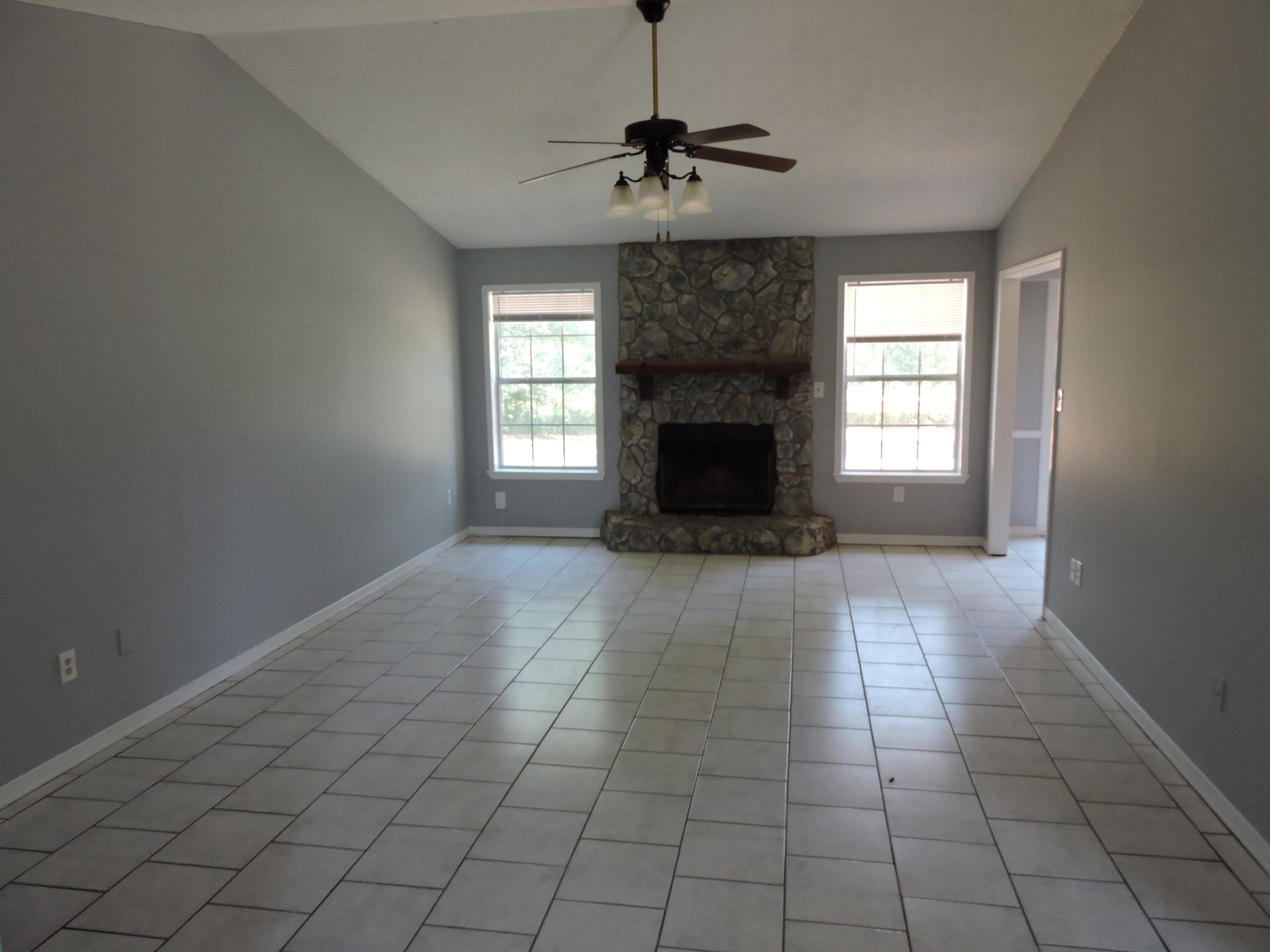 COUNTRYVIEW ESTATES 1ST ADDN - Residential Lease