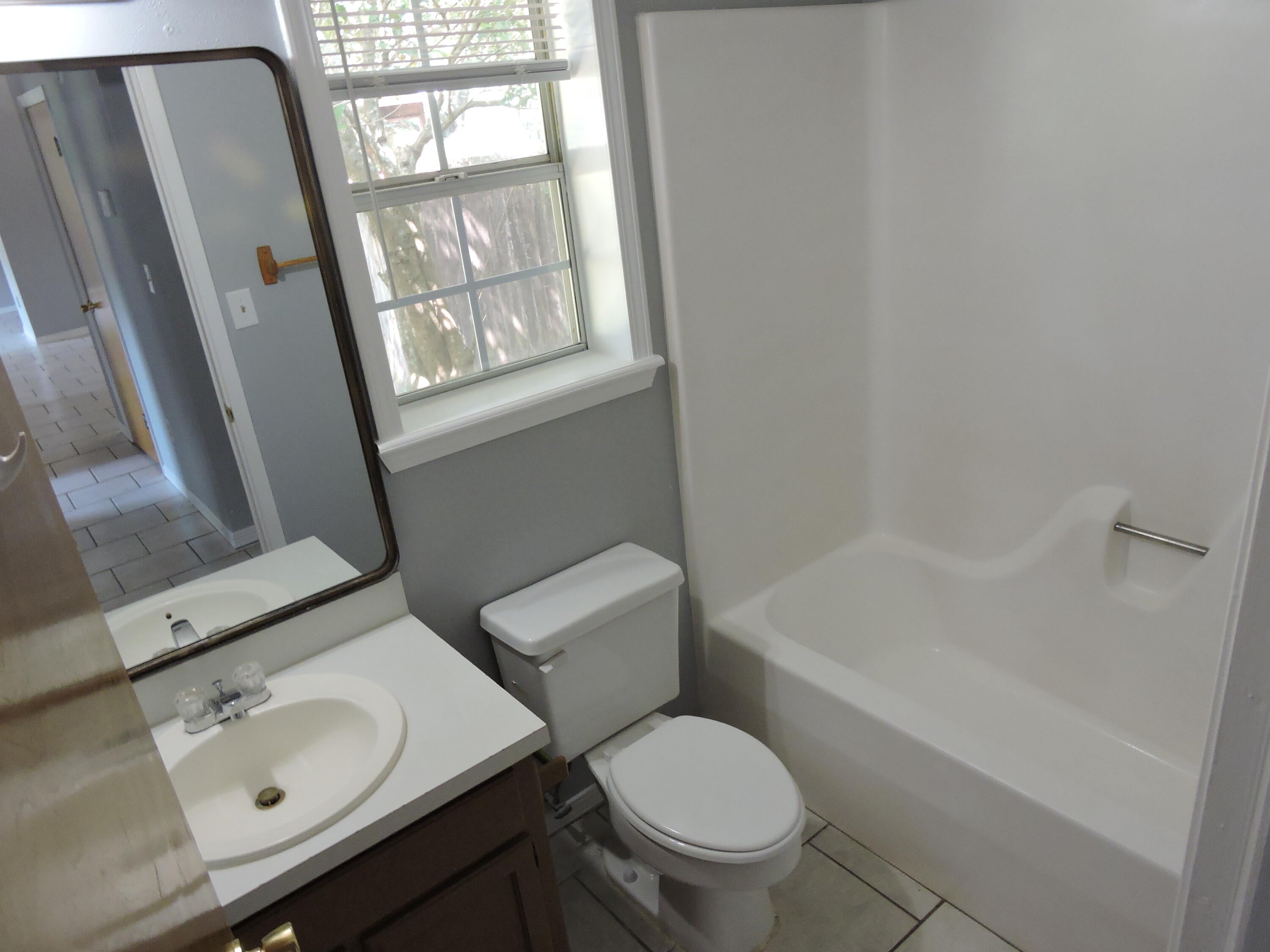 COUNTRYVIEW ESTATES 1ST ADDN - Residential Lease