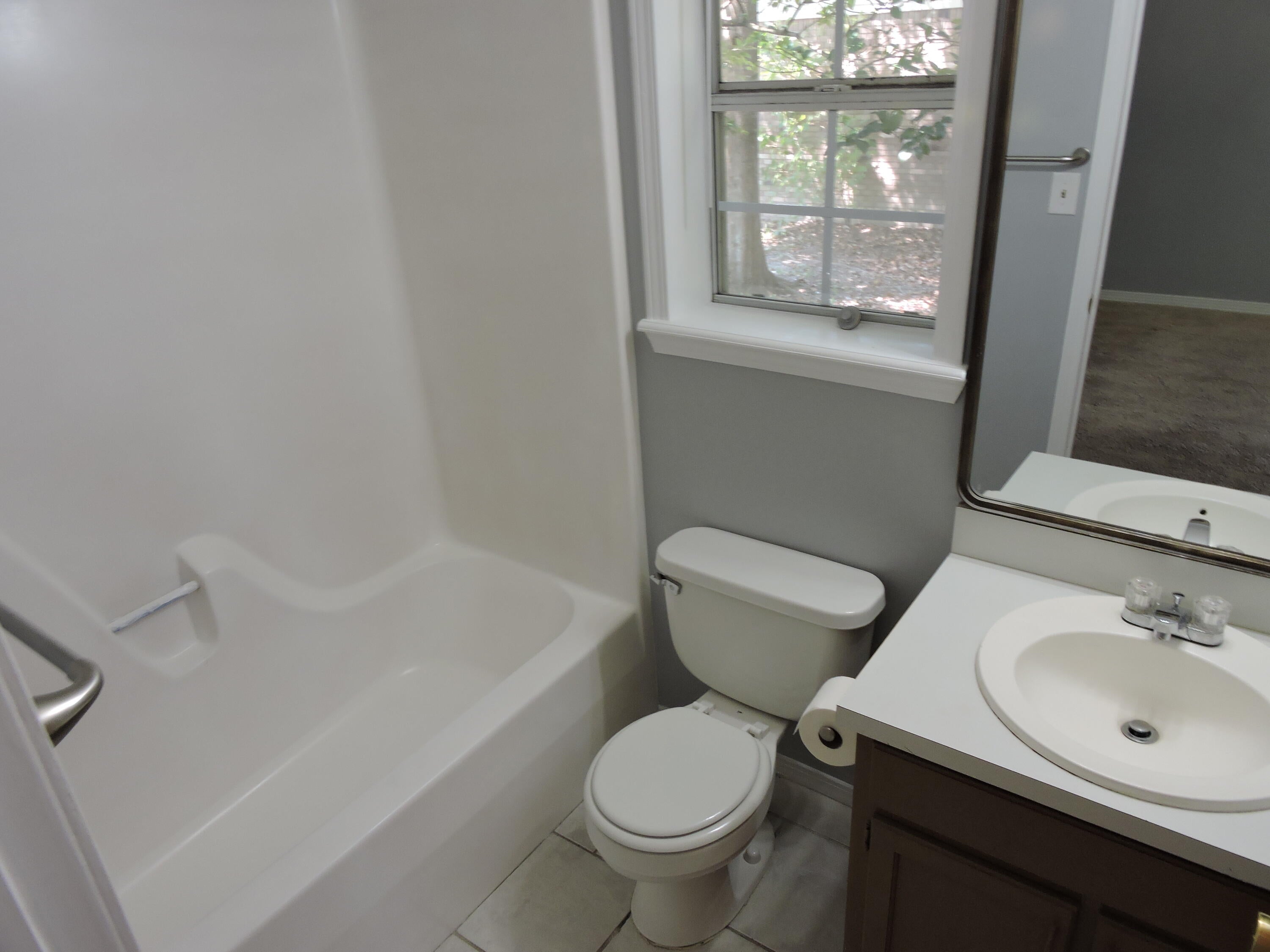 COUNTRYVIEW ESTATES 1ST ADDN - Residential Lease