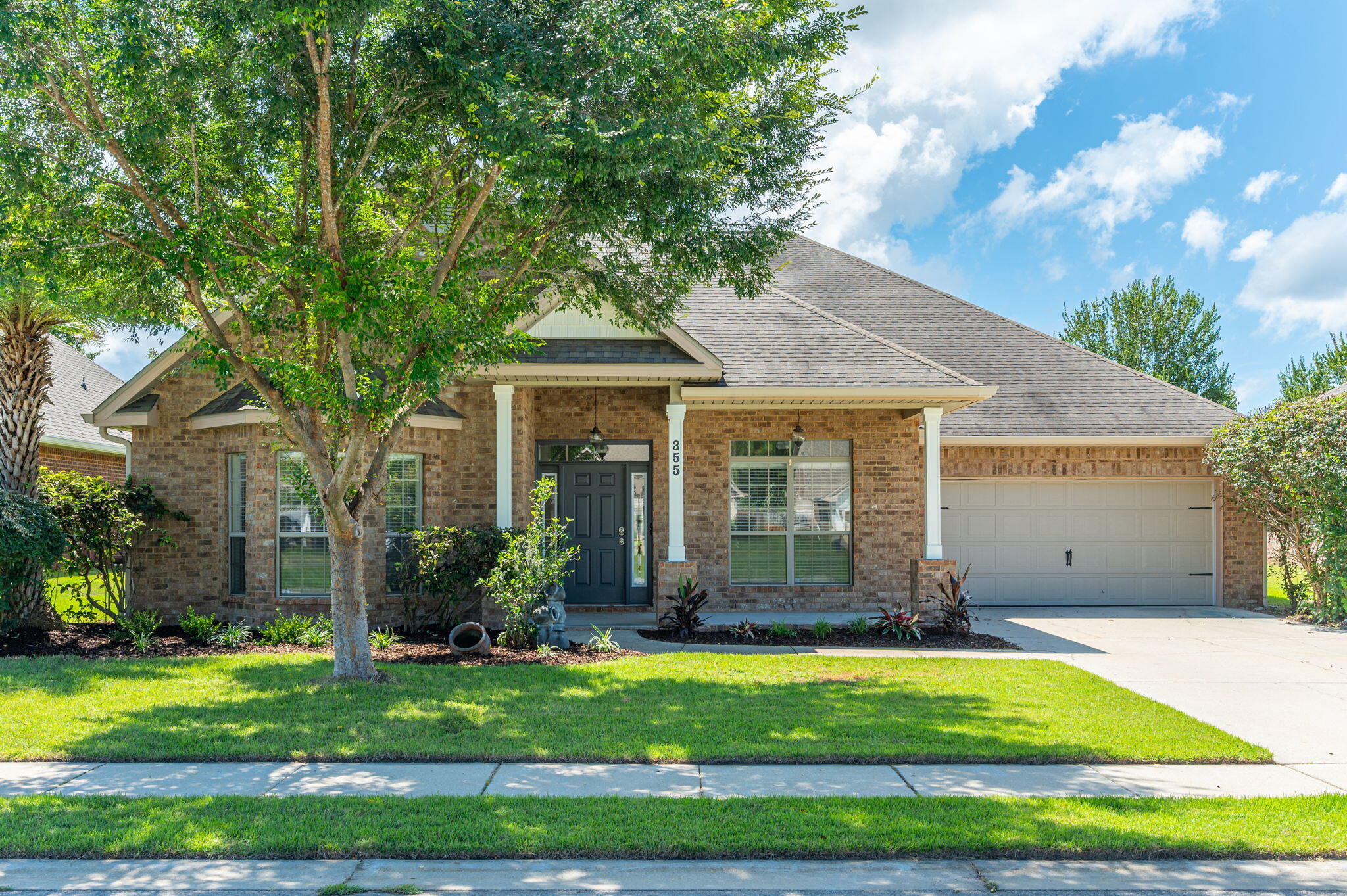 WHISPERING LAKE - Residential