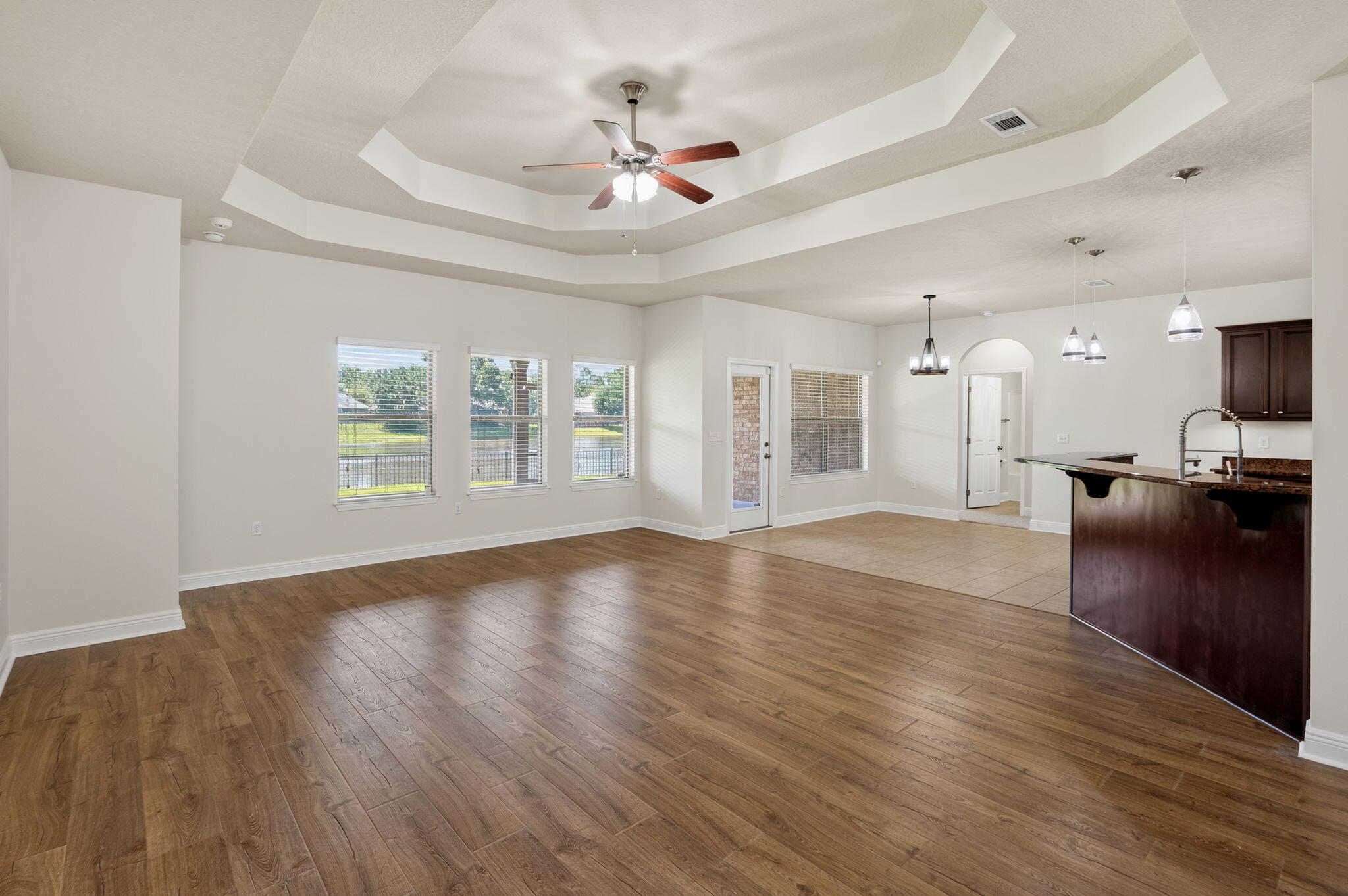 WHISPERING LAKE - Residential