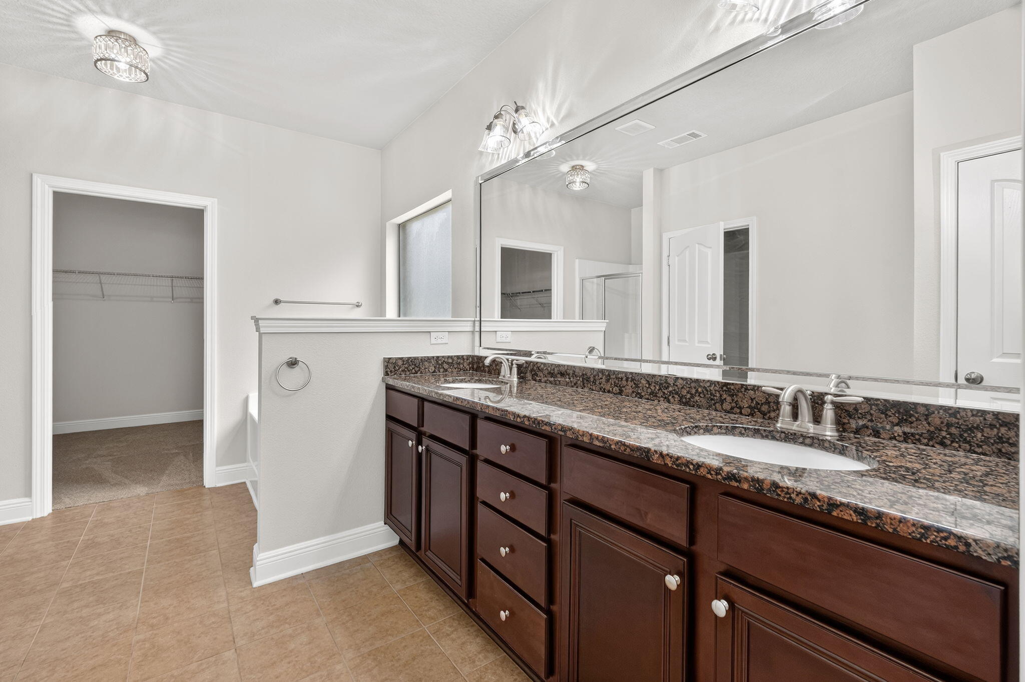WHISPERING LAKE - Residential
