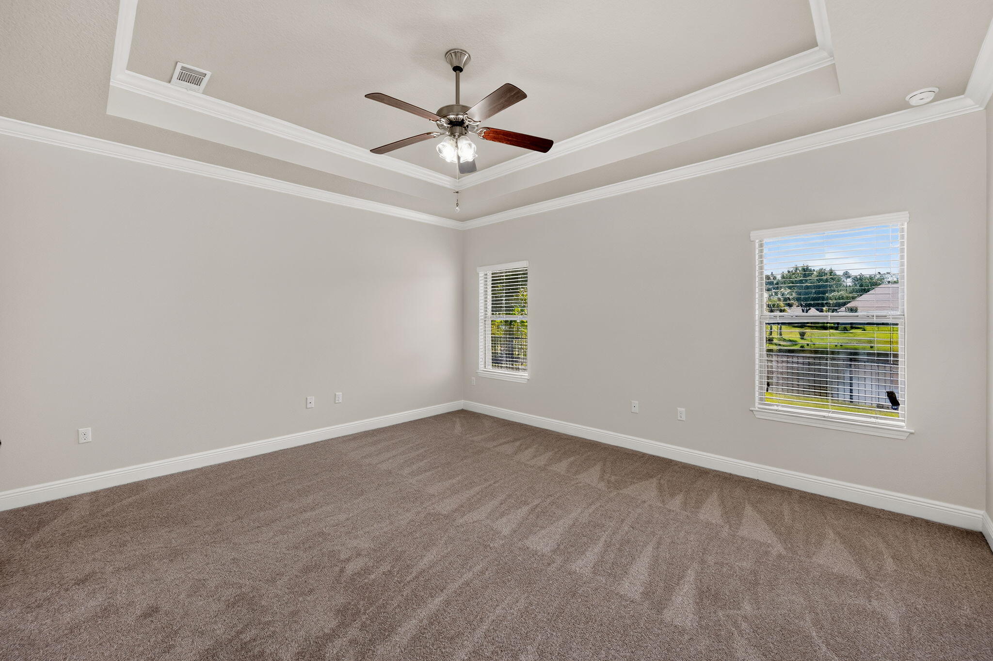 WHISPERING LAKE - Residential