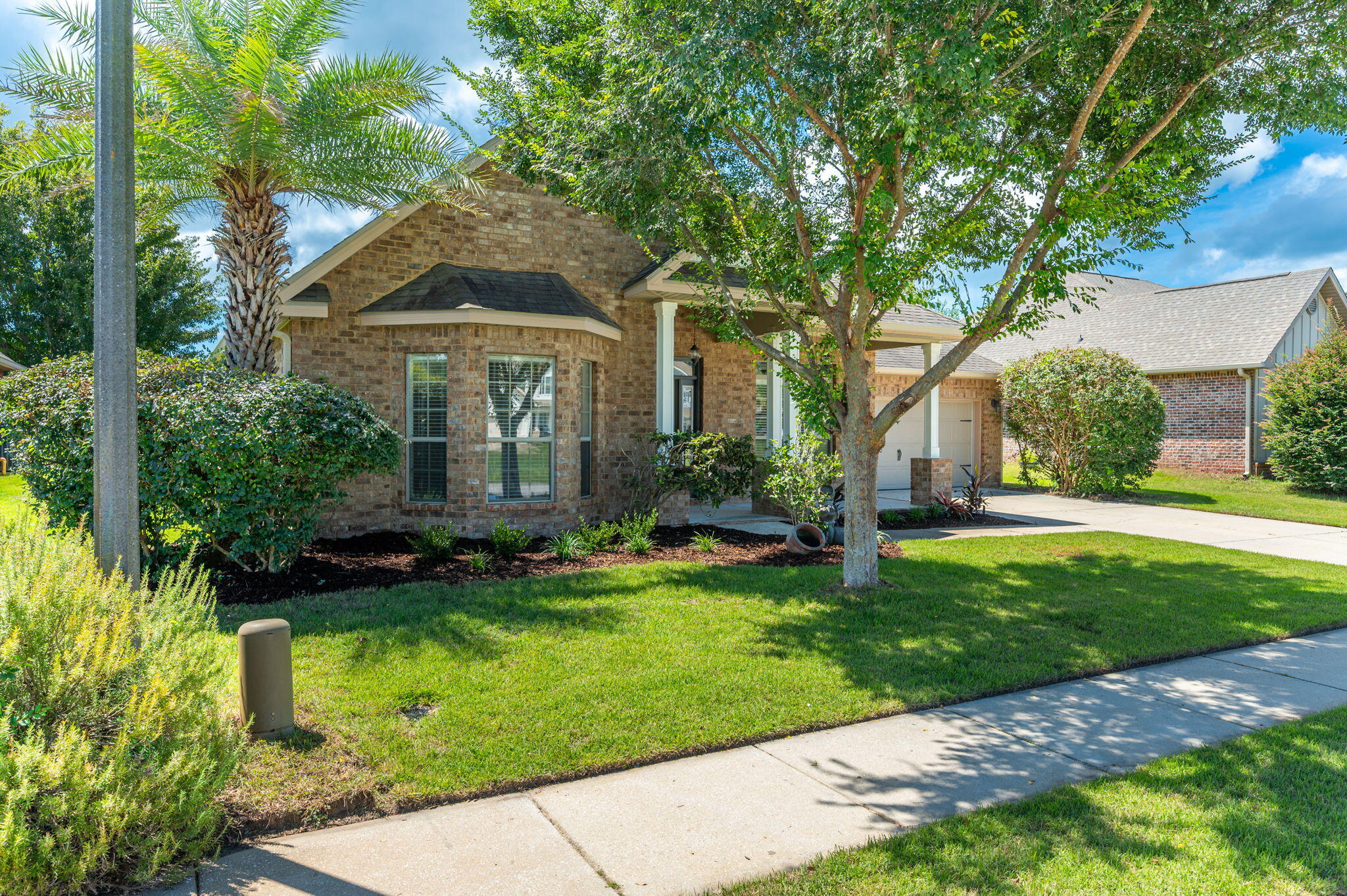 WHISPERING LAKE - Residential