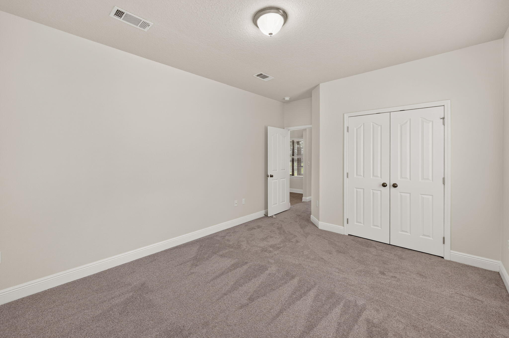 WHISPERING LAKE - Residential