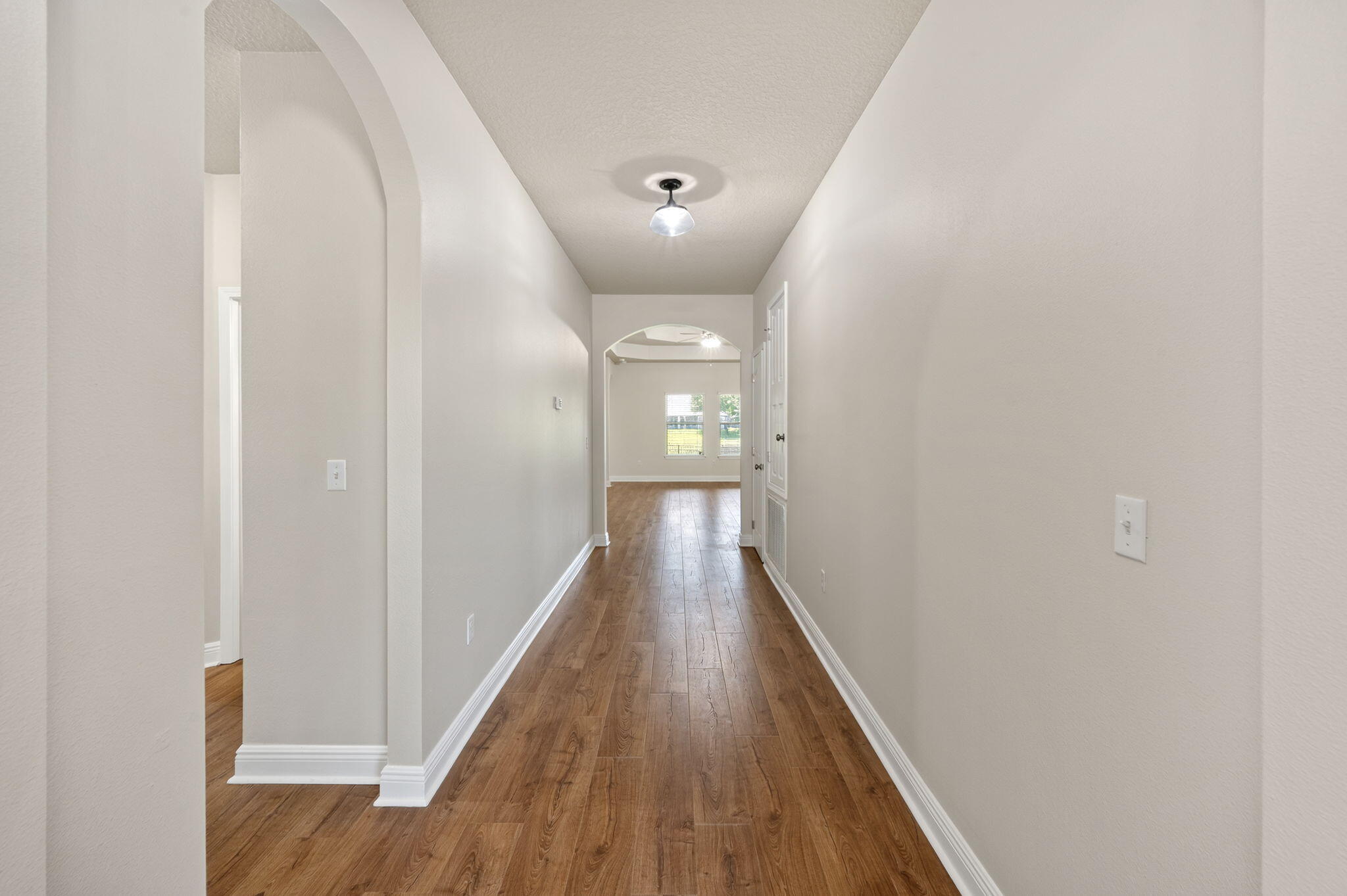 WHISPERING LAKE - Residential