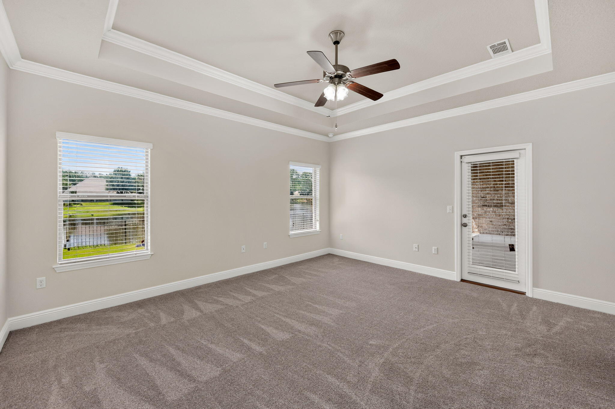 WHISPERING LAKE - Residential