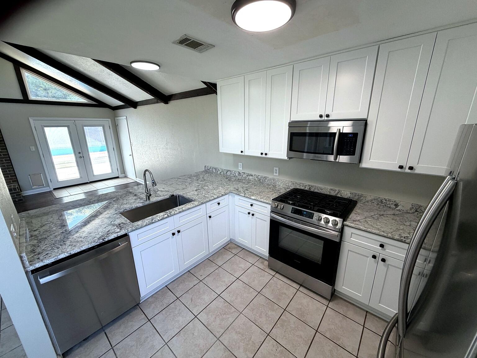 GRAND LAGOON SHORES - Residential Lease