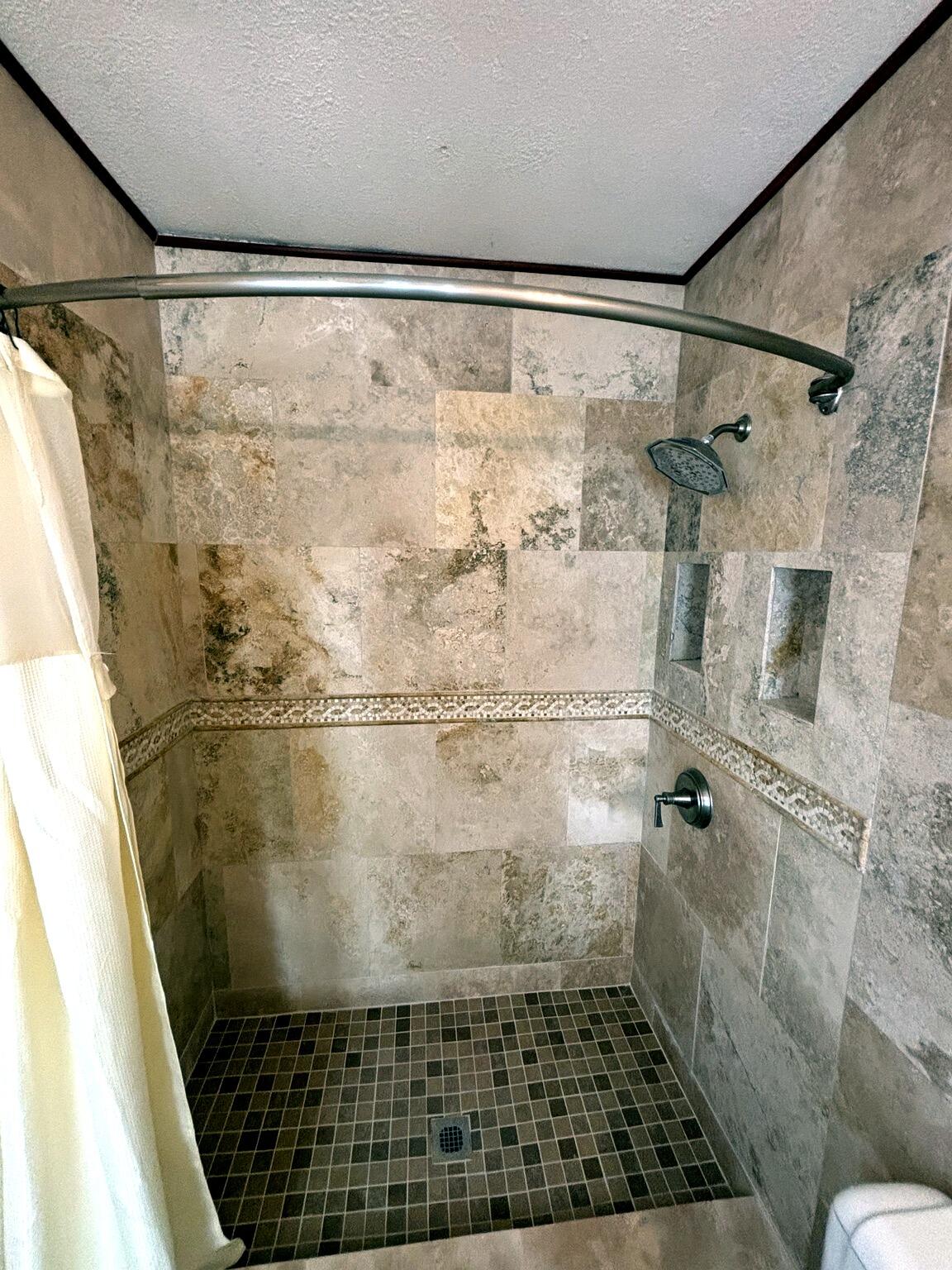 GRAND LAGOON SHORES - Residential Lease