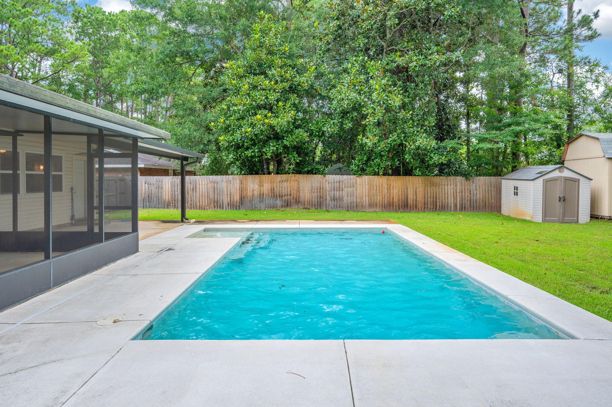 PINEWOOD ESTATES 2 - Residential