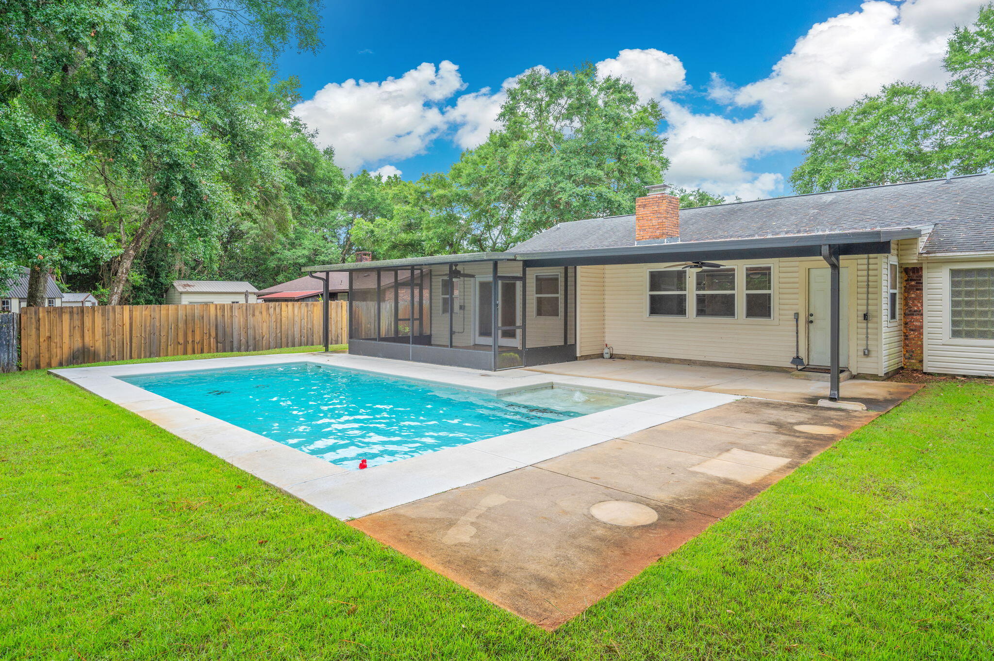 PINEWOOD ESTATES 2 - Residential