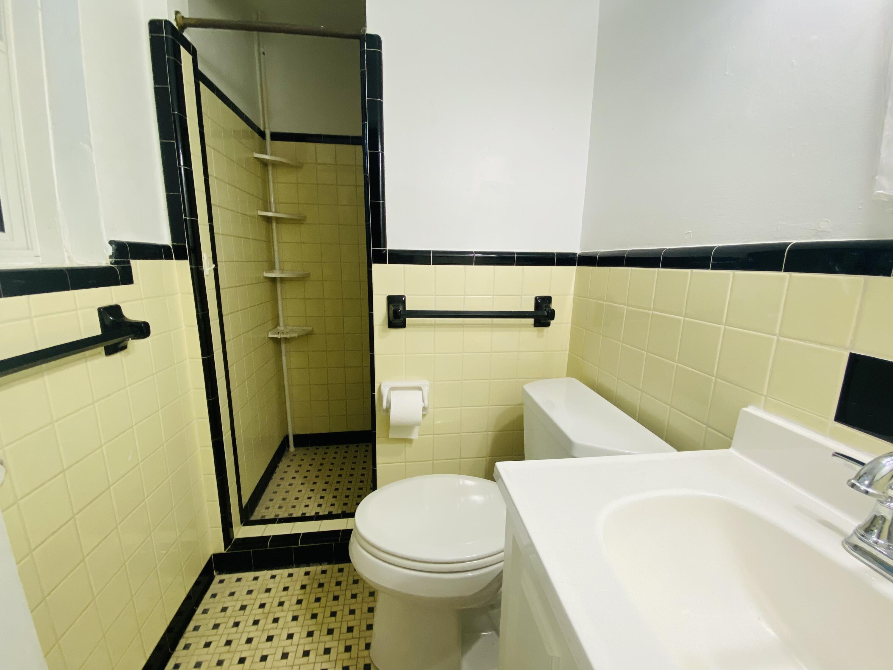 VILLA RUSS PARK - Residential Lease
