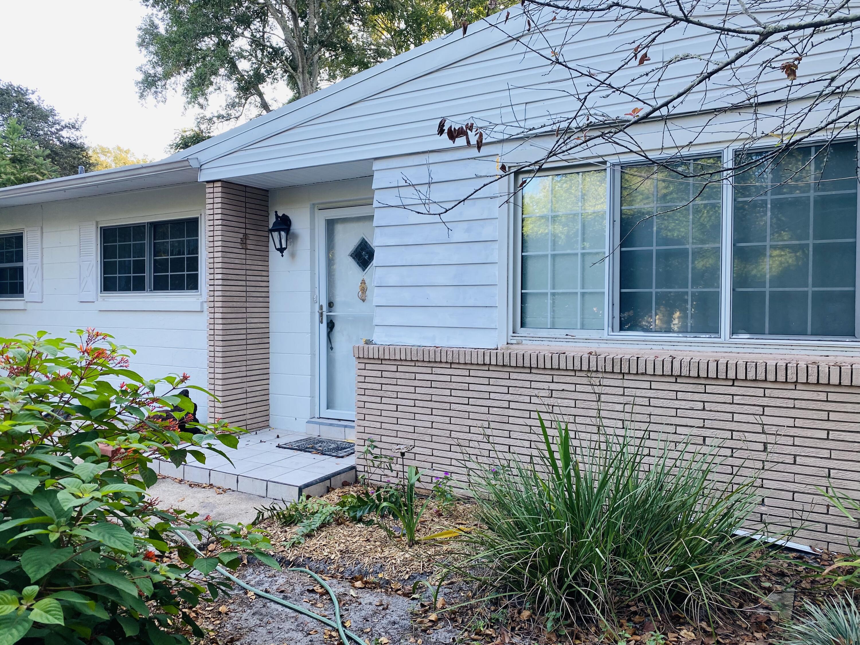 VILLA RUSS PARK - Residential Lease