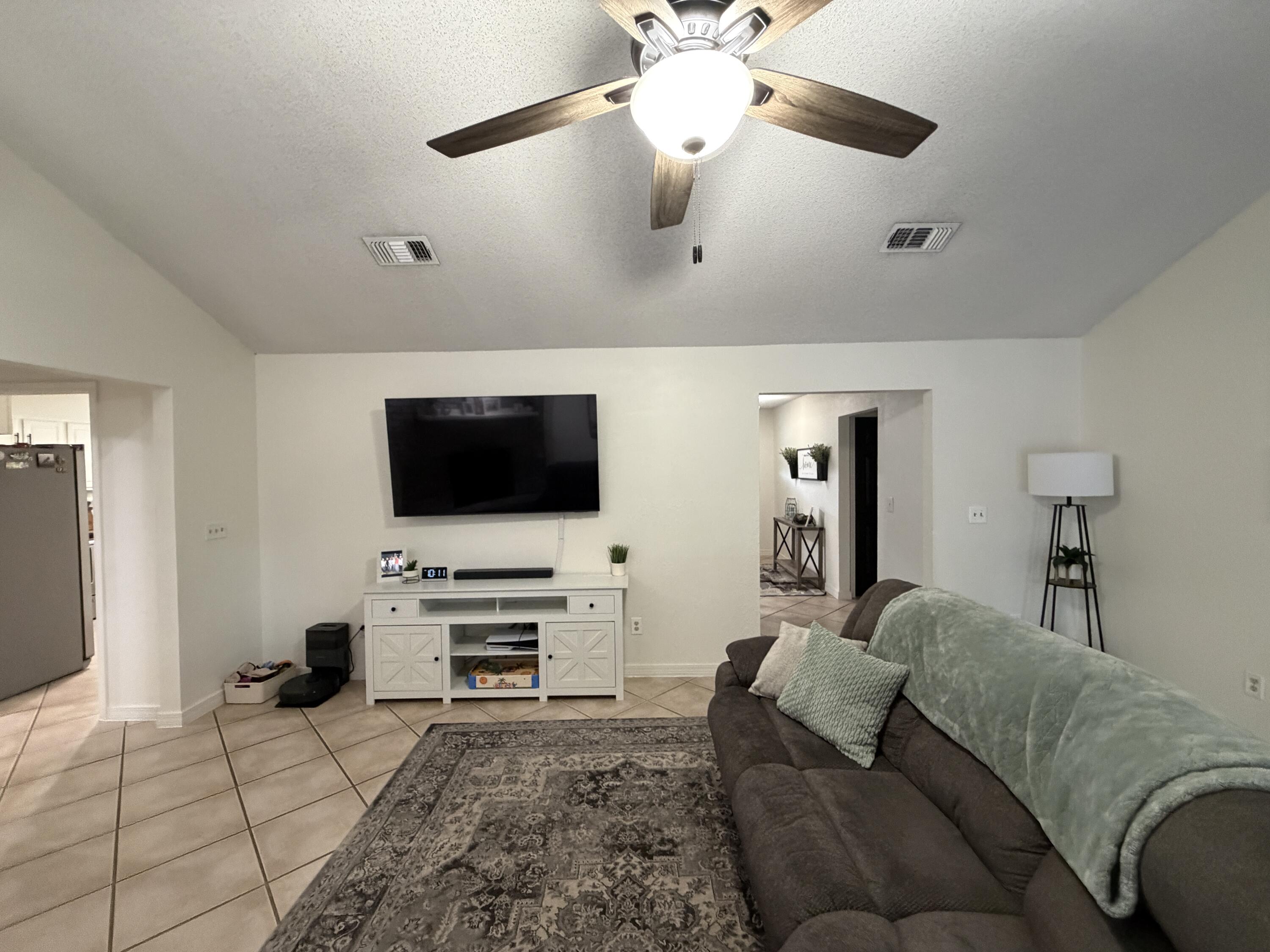 Emerald Beach; Plat 1, Lot 20 Blk A - Residential Lease