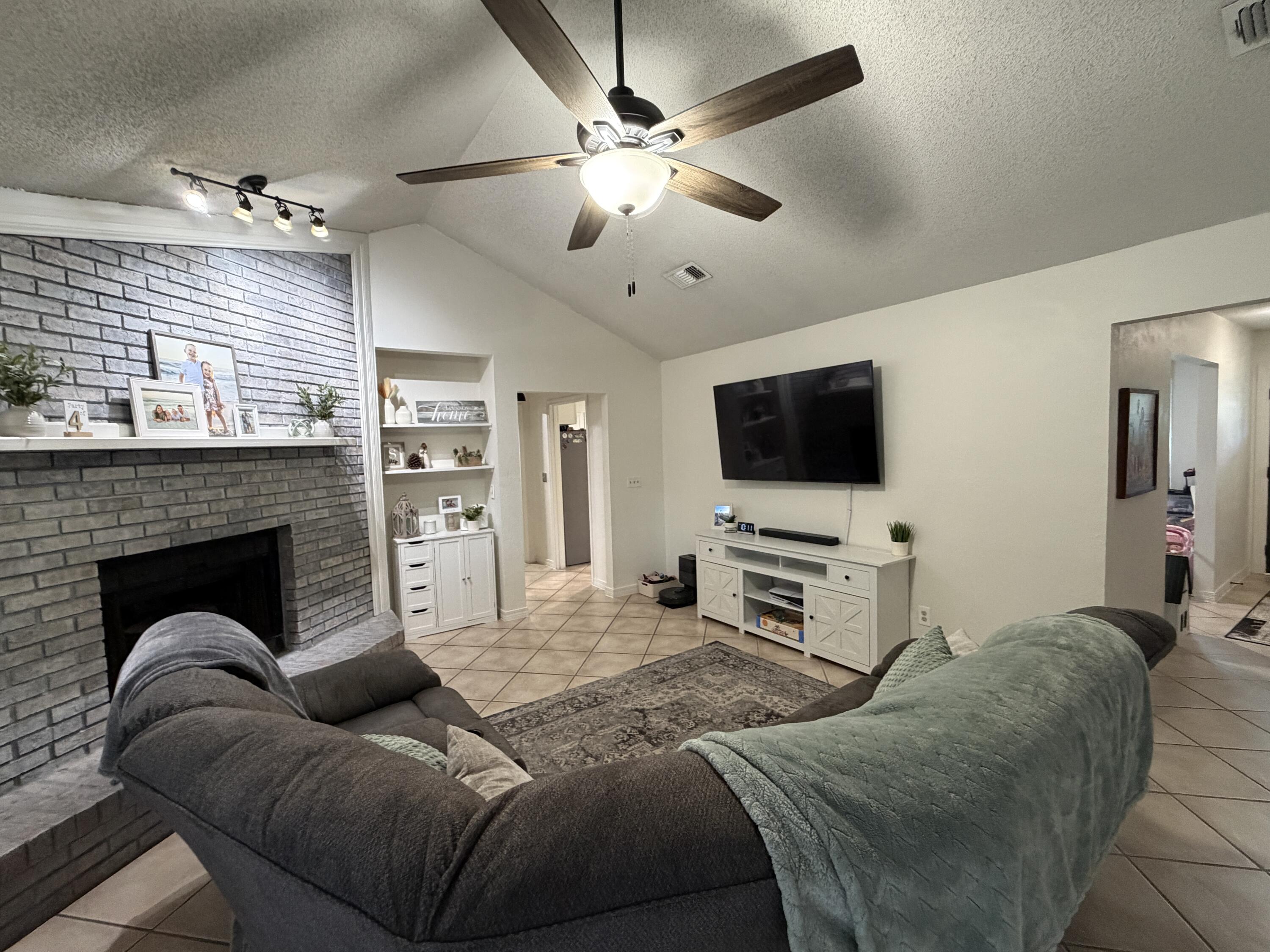 Emerald Beach; Plat 1, Lot 20 Blk A - Residential Lease