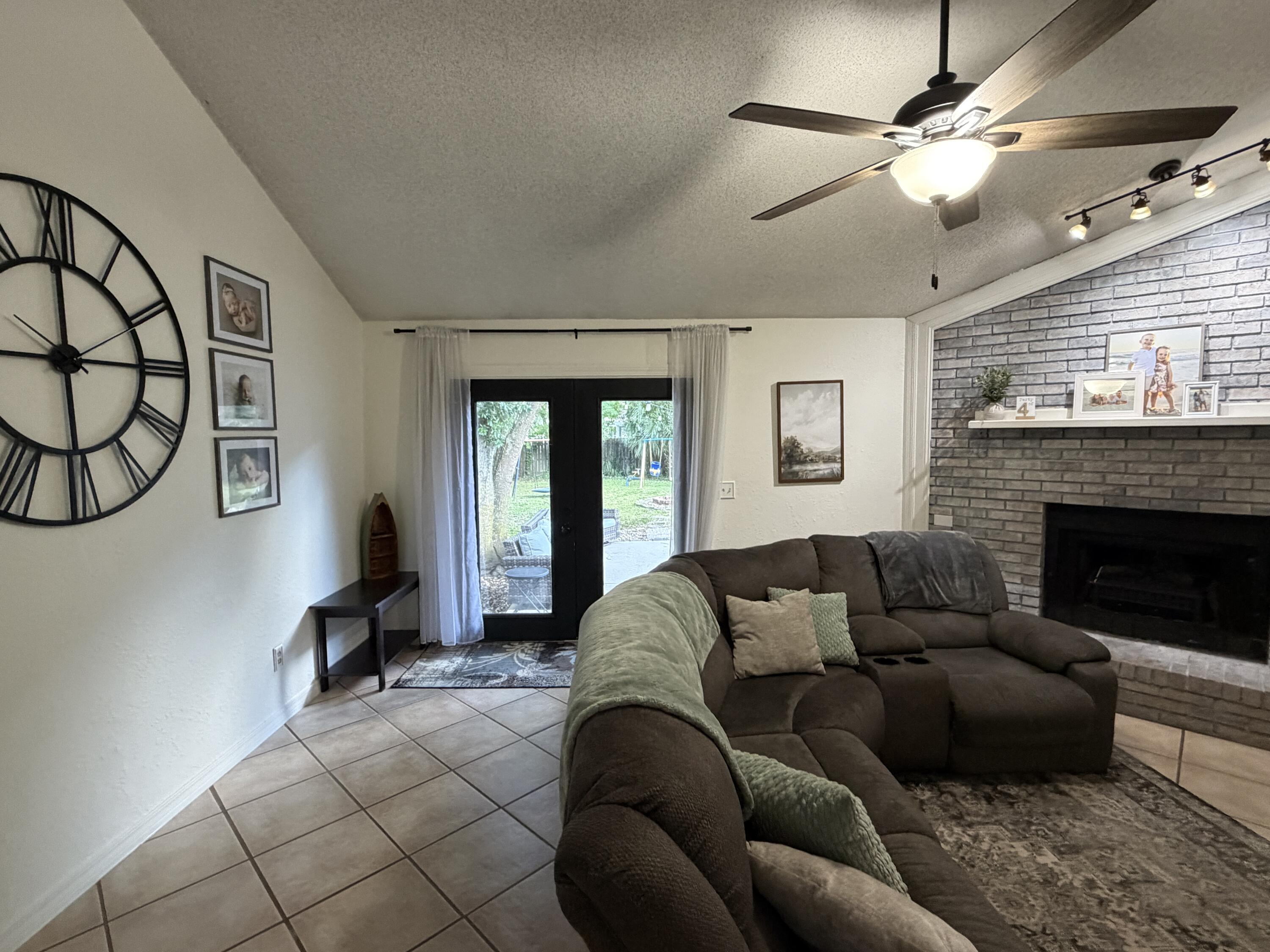 Emerald Beach; Plat 1, Lot 20 Blk A - Residential Lease