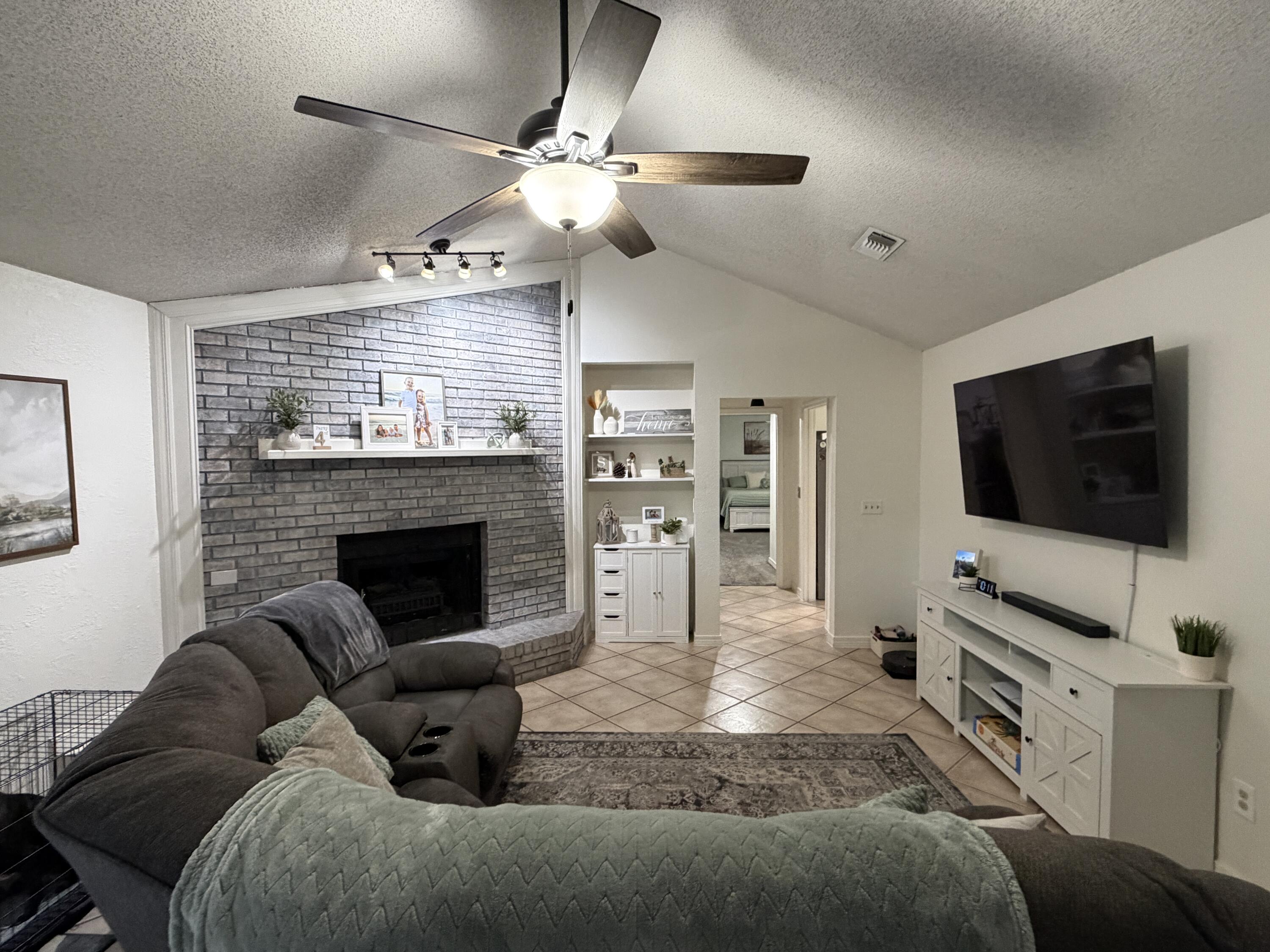 Emerald Beach; Plat 1, Lot 20 Blk A - Residential Lease