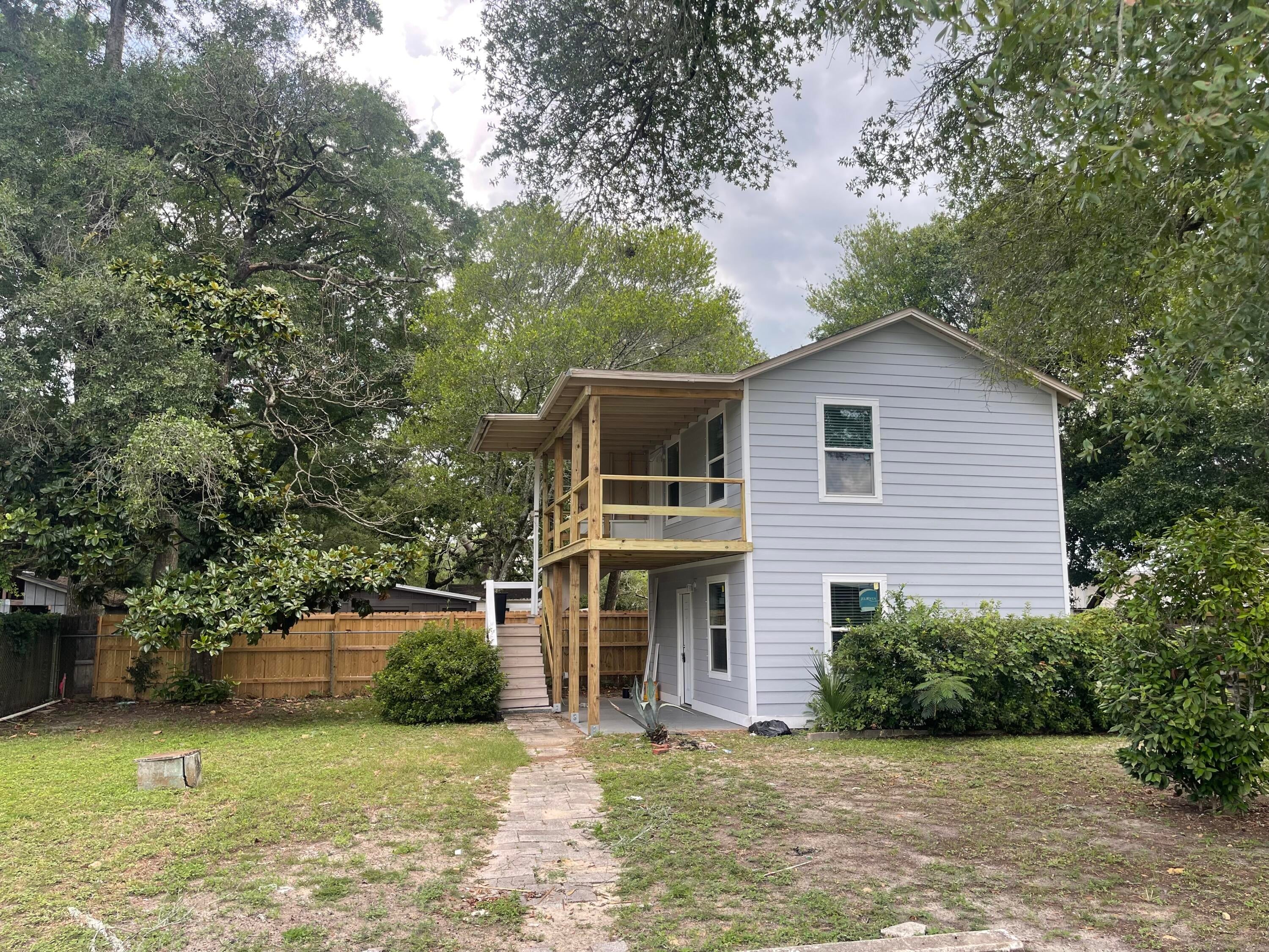 Remodeled 1 bedroom 1 bath.  Fantastic porch for entertaining or spending a relaxing afternoon outside.  Less than 5 minutes to Eglin AFB.