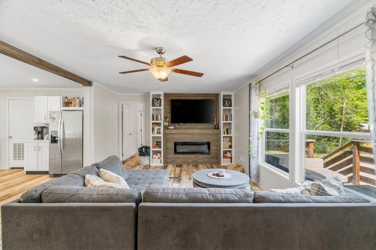 OAKWOOD HILLS - Residential
