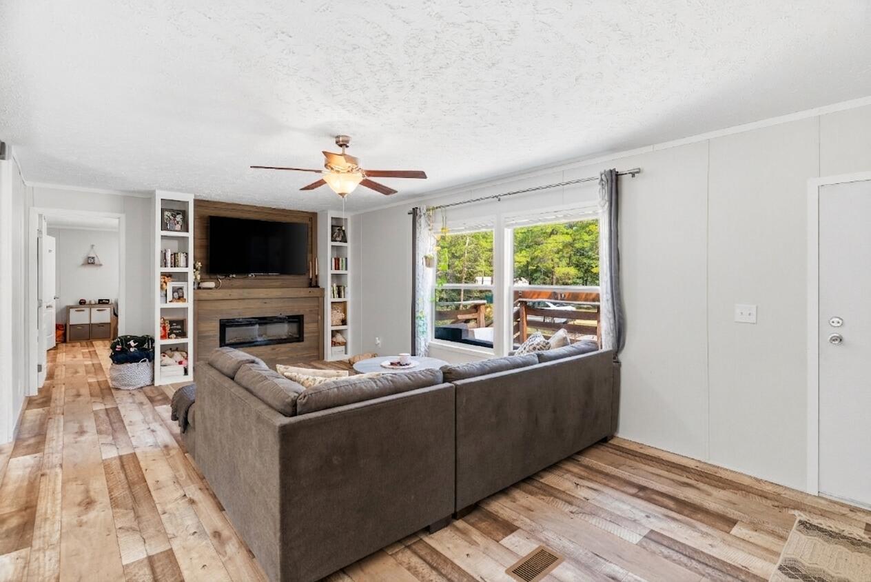 OAKWOOD HILLS - Residential