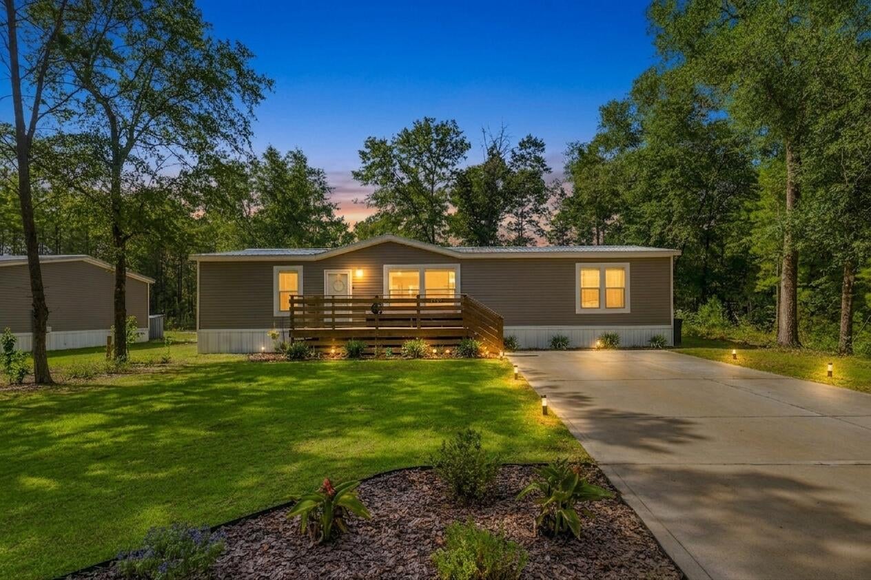 Modern Open Layout & Contemporary Style! Welcome to this beautifully maintained 3-bedroom, 2-bathroom residence offering ideal everyday living and quality finishes throughout. Located just 2 minutes from Oakwood Hills Park, this home features an integrated security system for extra peace of mind. Inside, an open floor plan creates a relaxed flow, complemented by an abundance of natural light in every room. The central living space opens seamlessly to a generous dining area and a well-appointed kitchen, making daily life and entertaining effortless.

The primary suite serves as a quiet retreat, featuring a large closet and an ensuite bathroom equipped with split vanities and a soaking tub. Two additional bedrooms and a full second bath provide flexible options for family, guests, or a dedicated workspace. Complete with 2023 construction efficiency, this turn-key home is ready for its new owners--schedule your tour today!