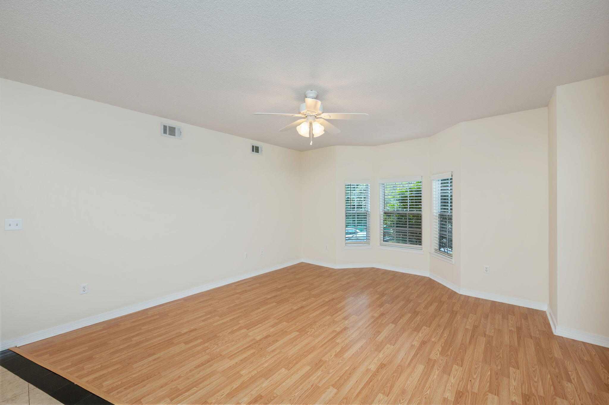 OAKS THE - Residential Lease