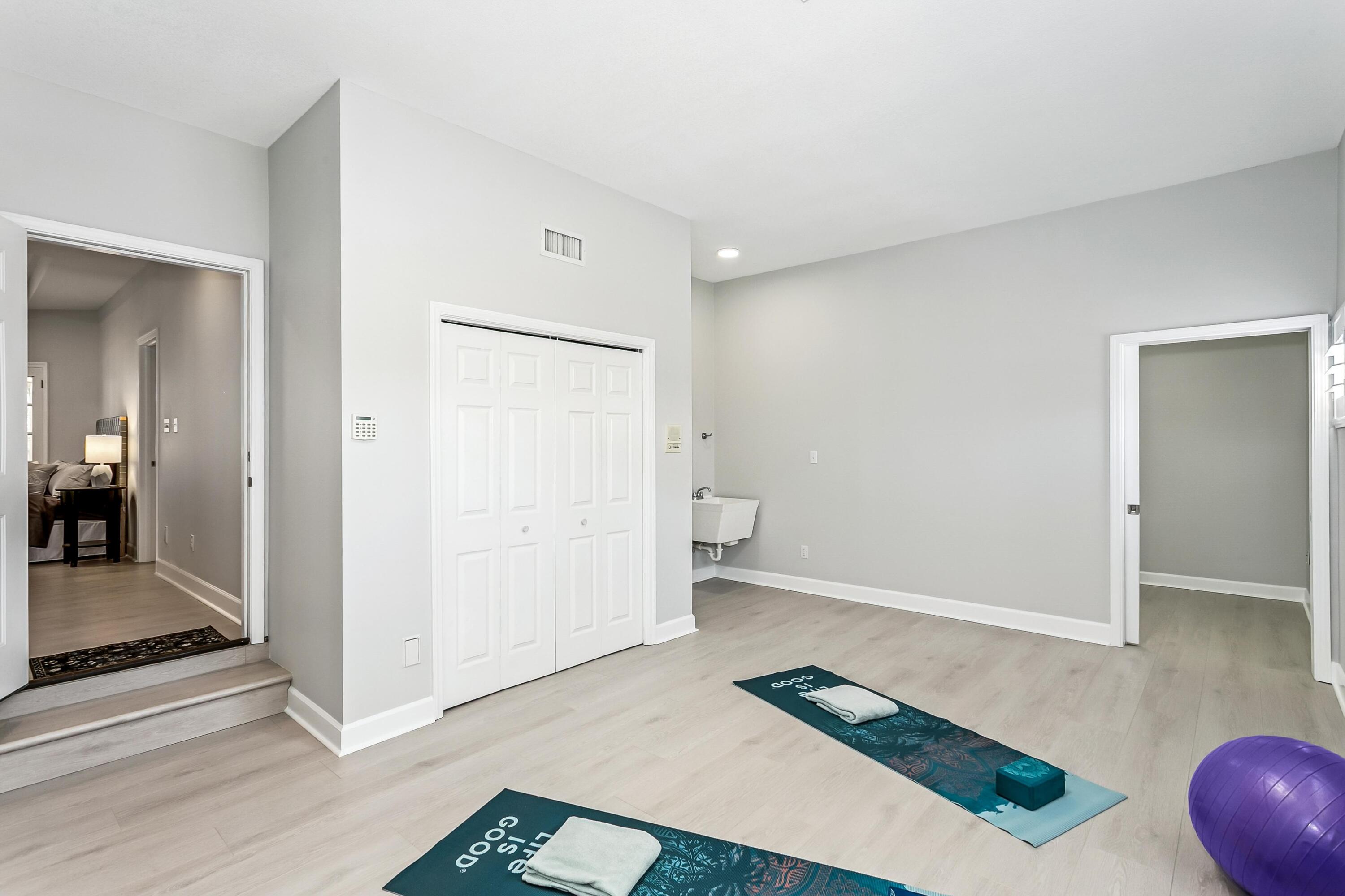 LAKE WAY VILLAS 3 - Residential