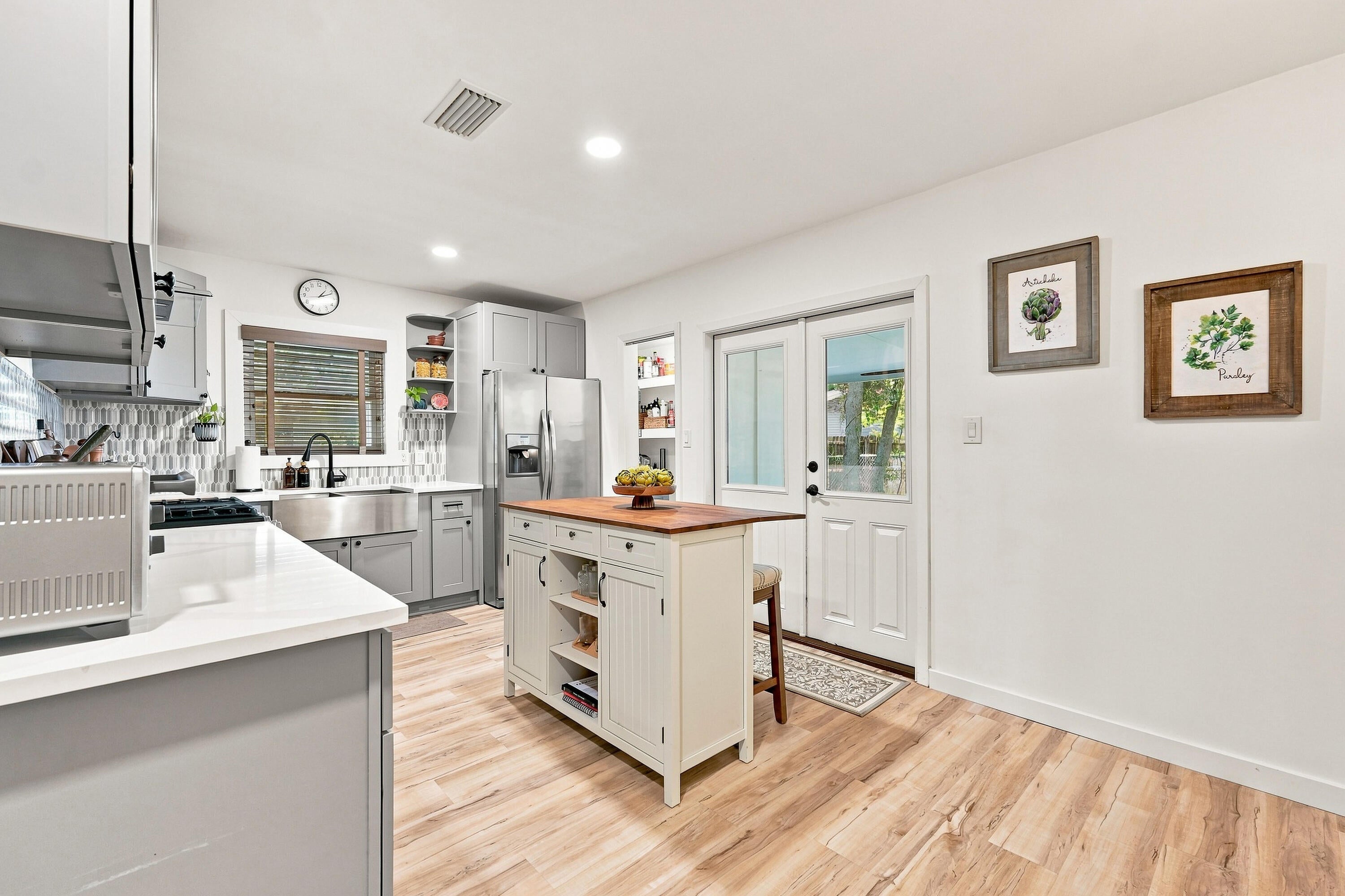 PORT DIXIE ALL OF LOTS 21 22 & E1/2 - Residential