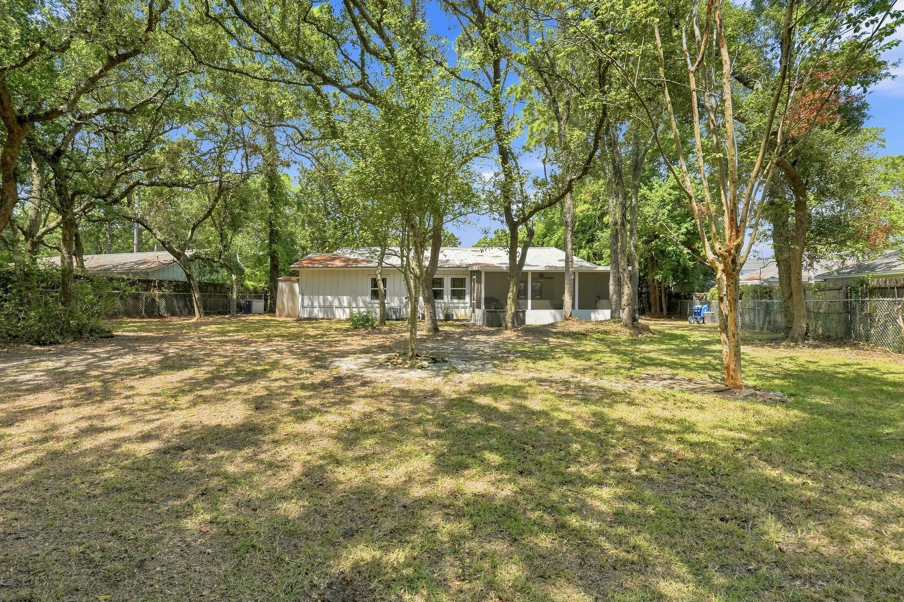 PORT DIXIE ALL OF LOTS 21 22 & E1/2 - Residential