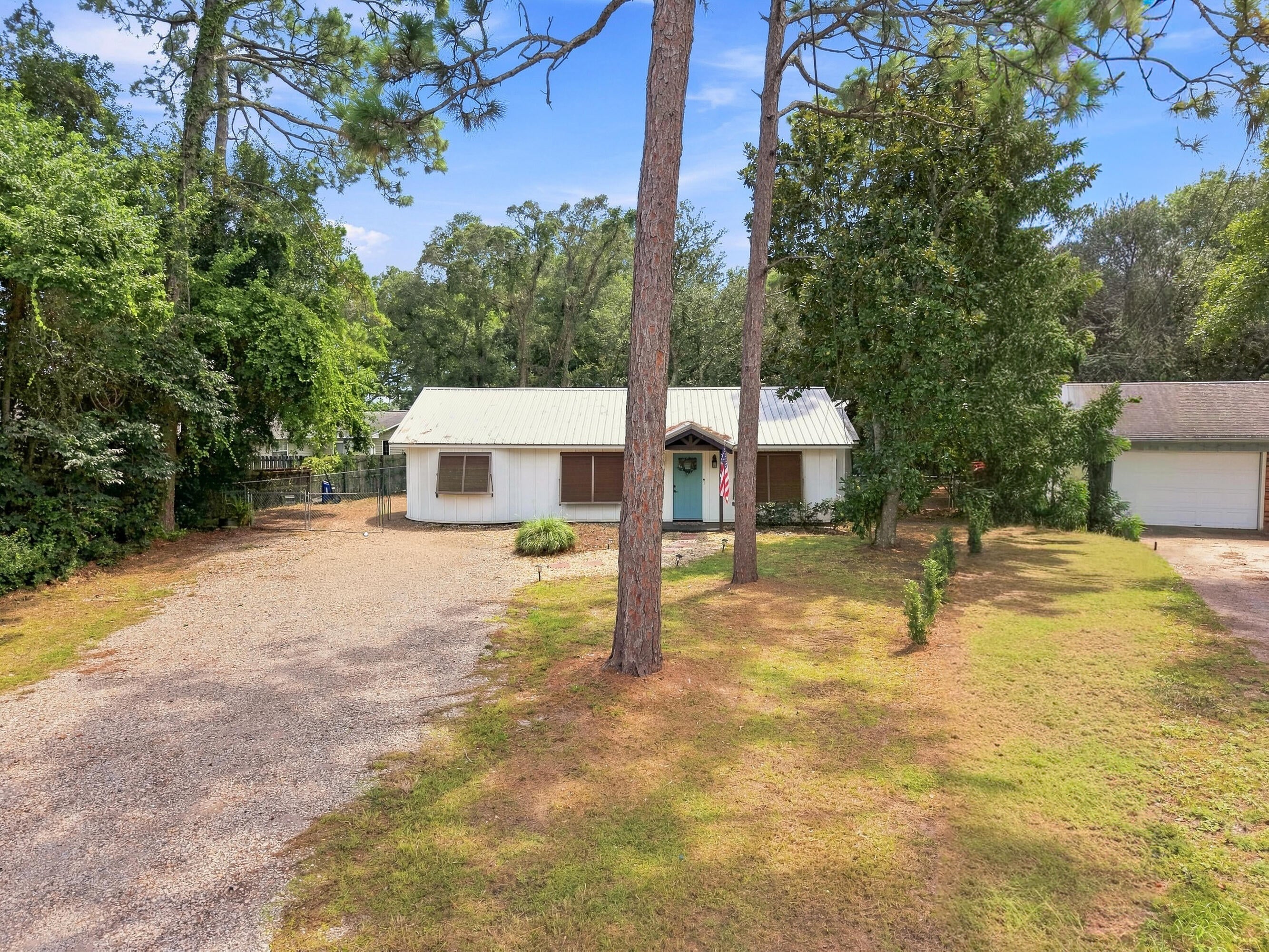 PORT DIXIE ALL OF LOTS 21 22 & E1/2 - Residential