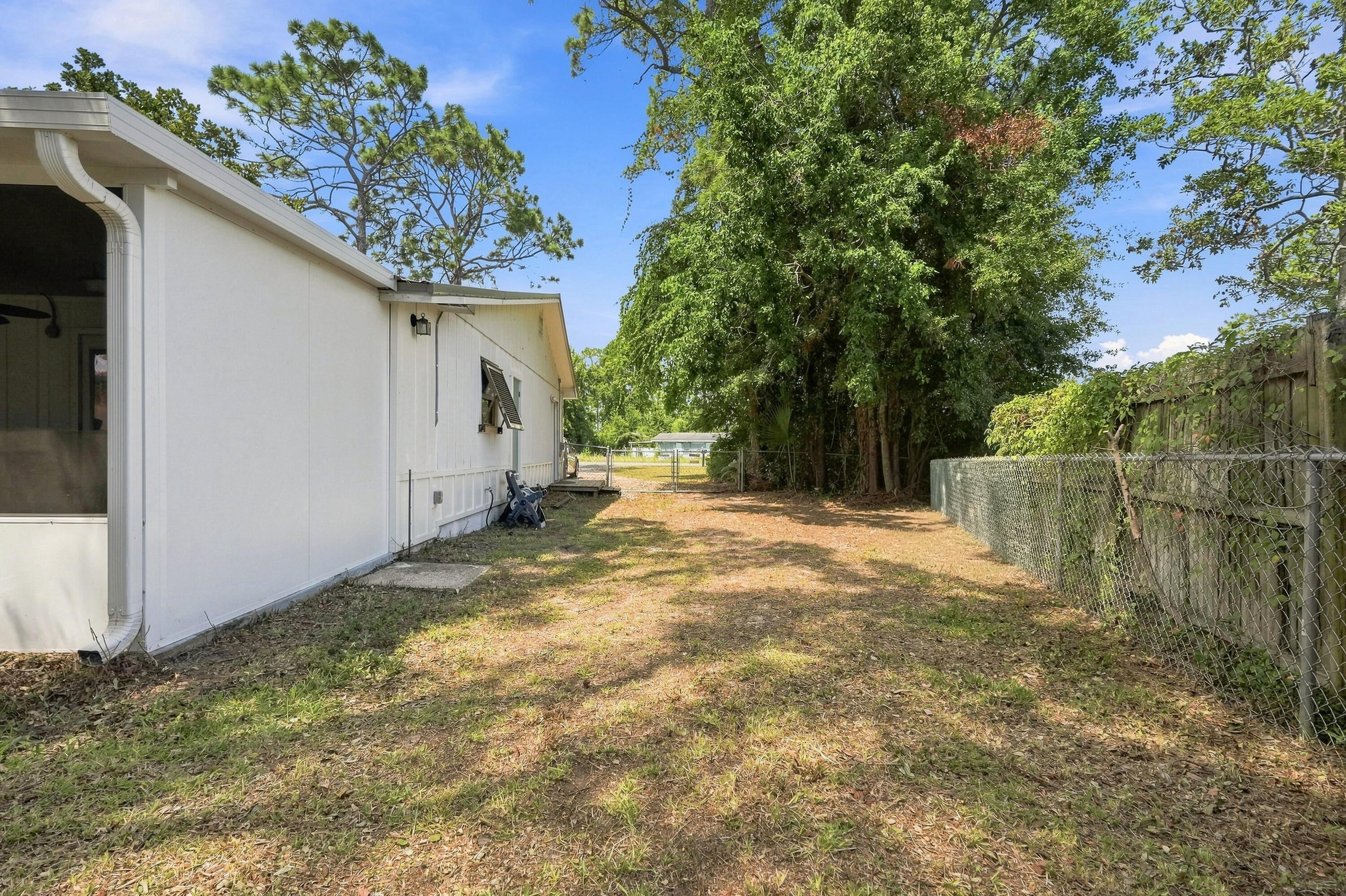 PORT DIXIE ALL OF LOTS 21 22 & E1/2 - Residential