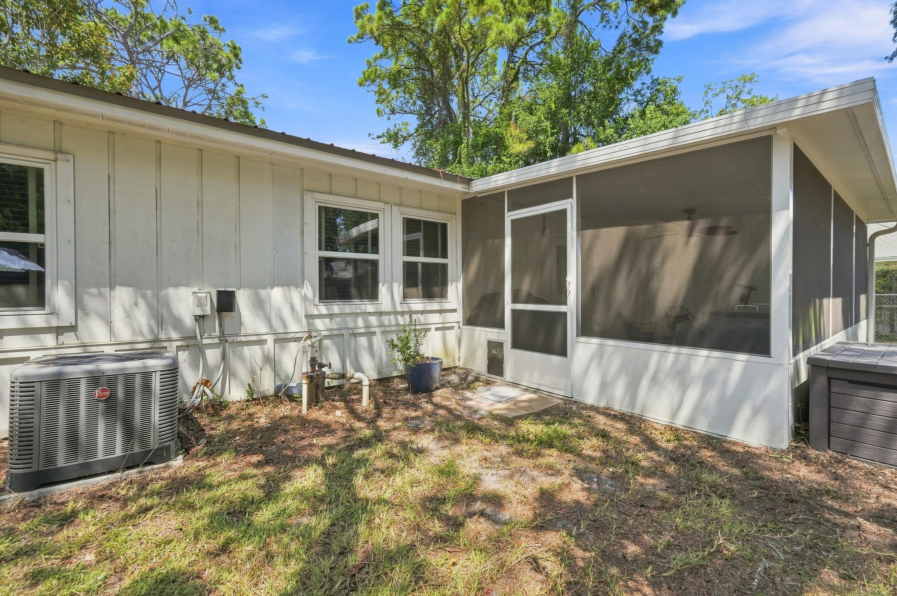 PORT DIXIE ALL OF LOTS 21 22 & E1/2 - Residential
