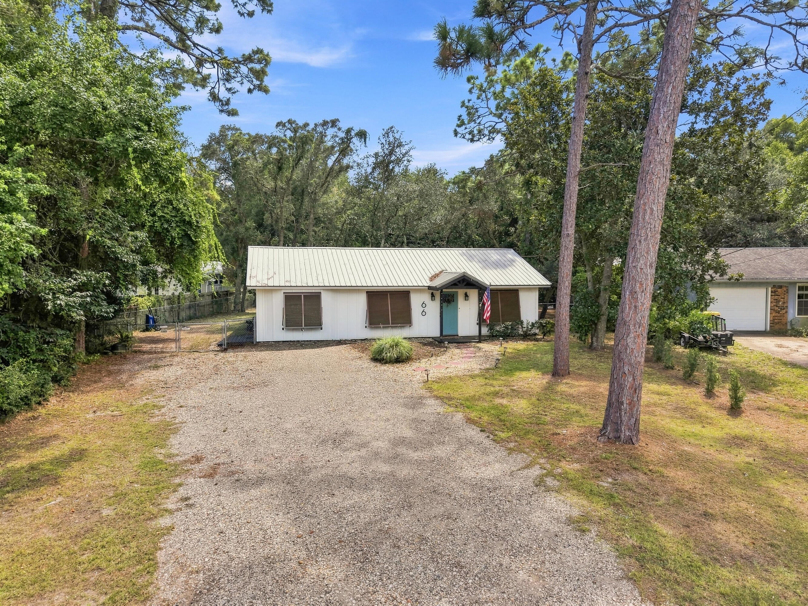 PORT DIXIE ALL OF LOTS 21 22 & E1/2 - Residential