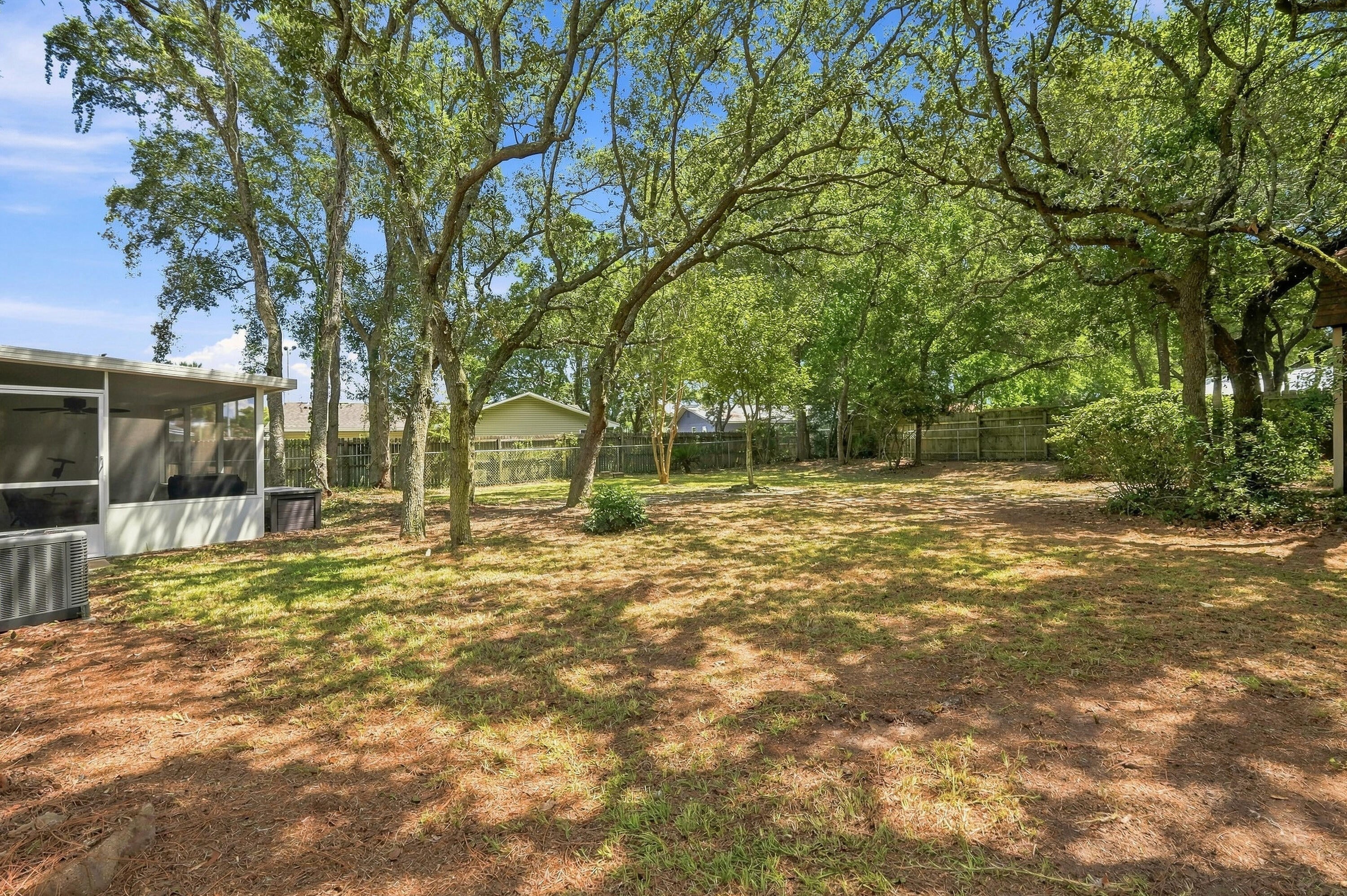 PORT DIXIE ALL OF LOTS 21 22 & E1/2 - Residential