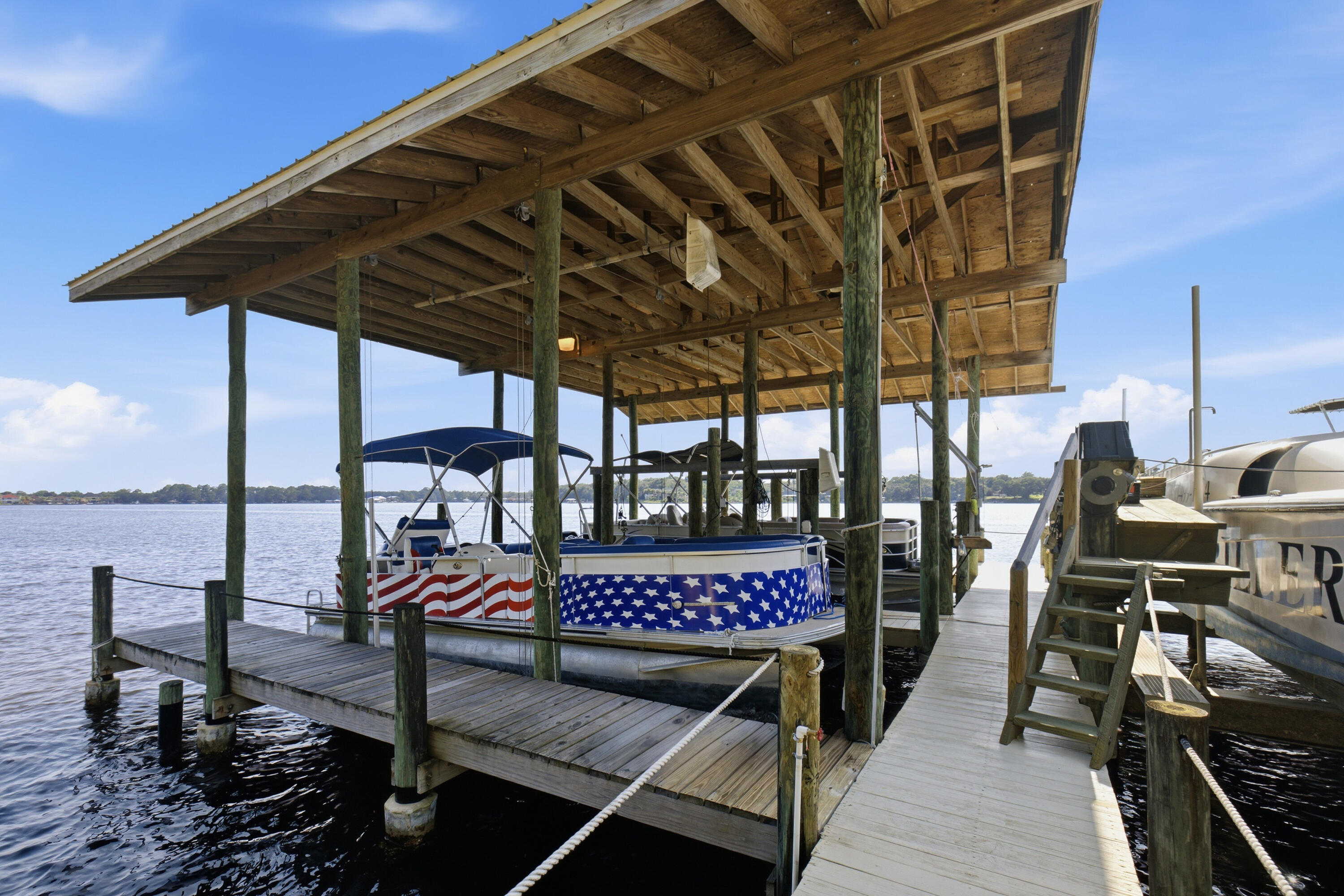 Poquito Bayou - Residential