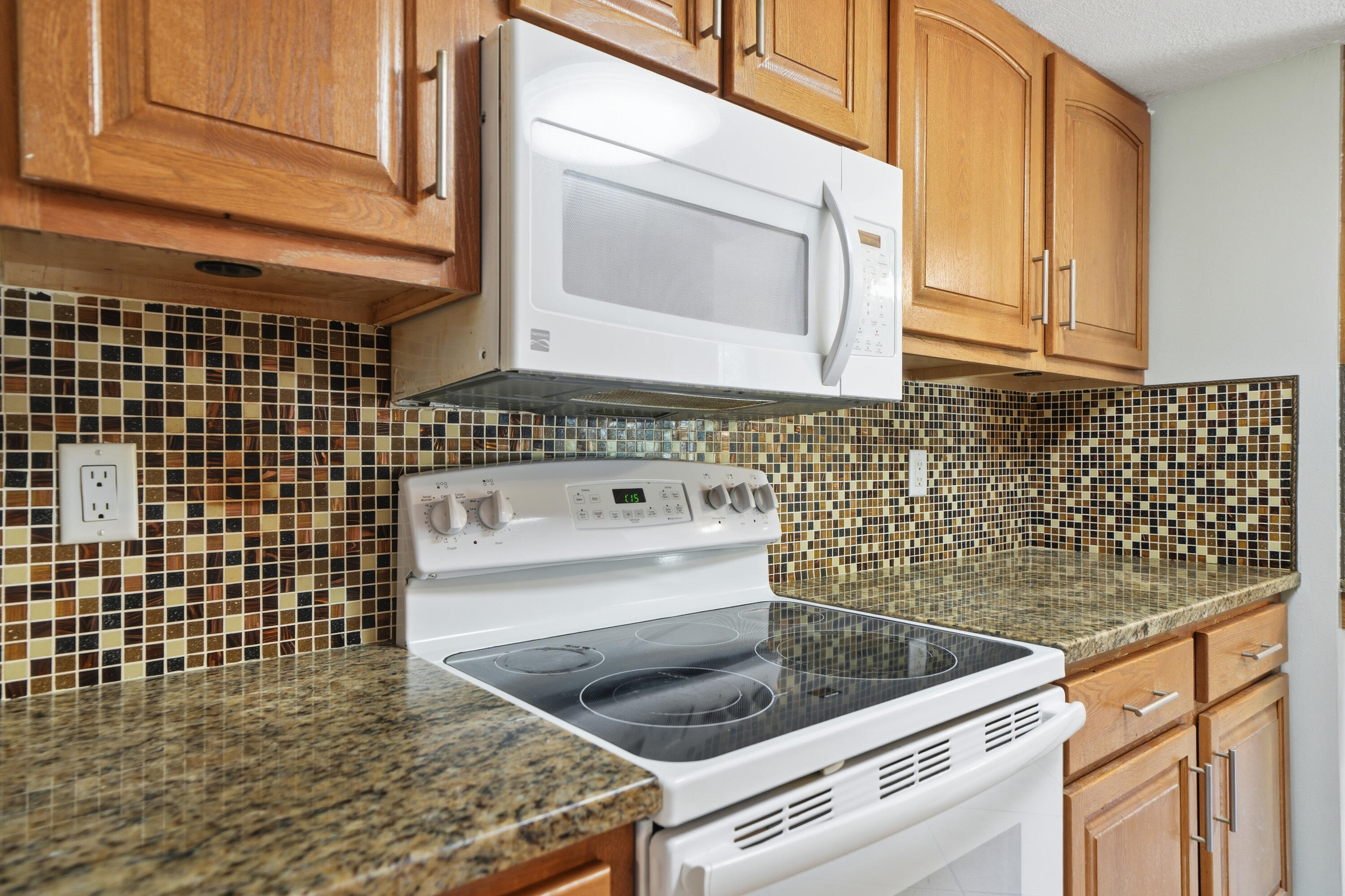 PINEWOOD ESTATES 2 - Residential Lease