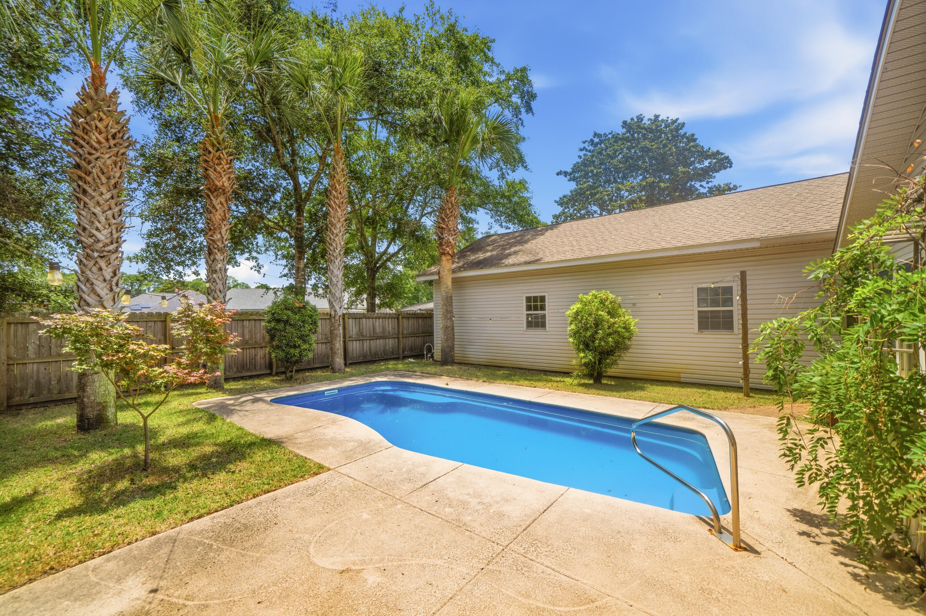 PINEWOOD ESTATES 2 - Residential Lease