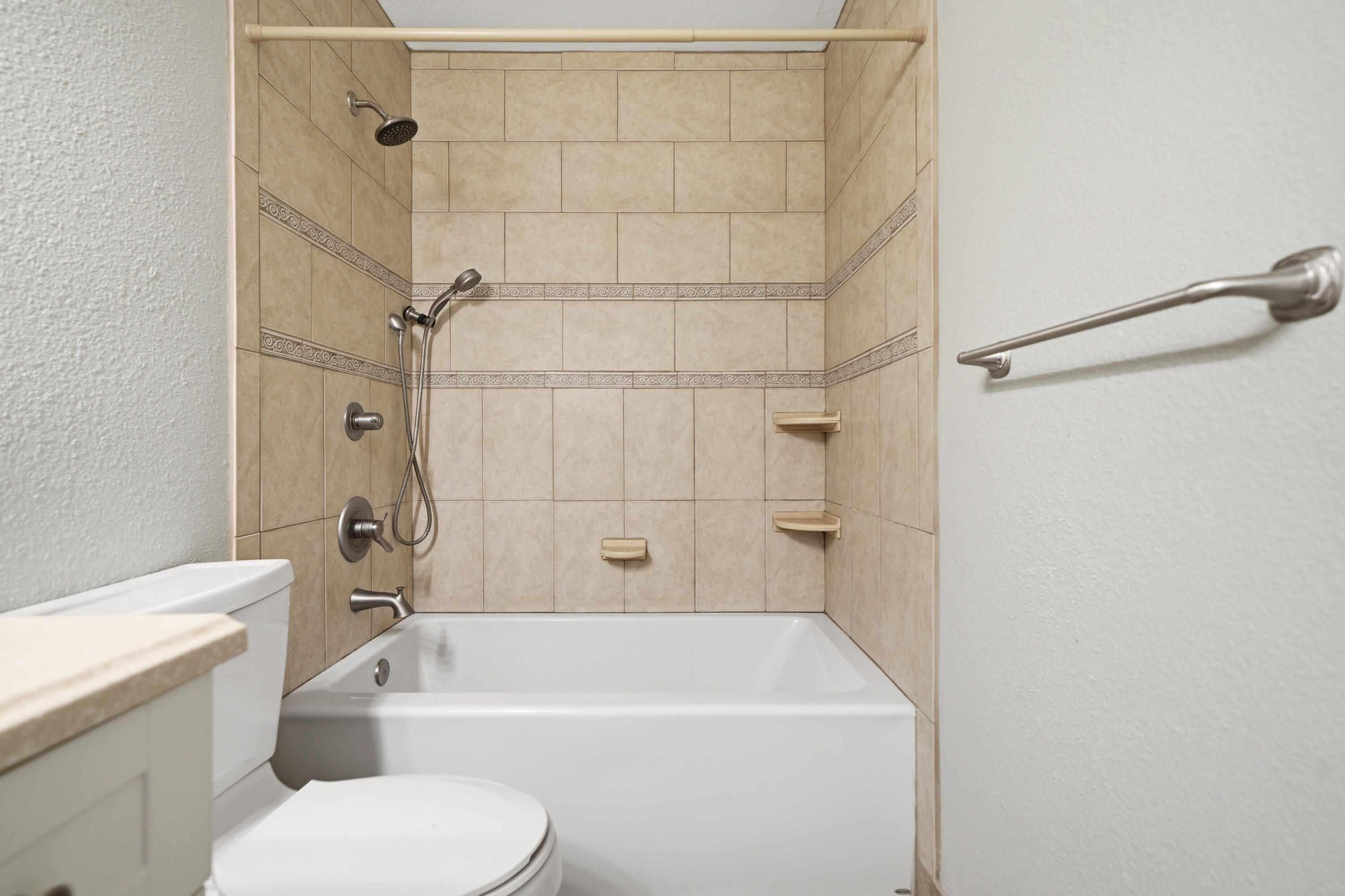 PINEWOOD ESTATES 2 - Residential Lease