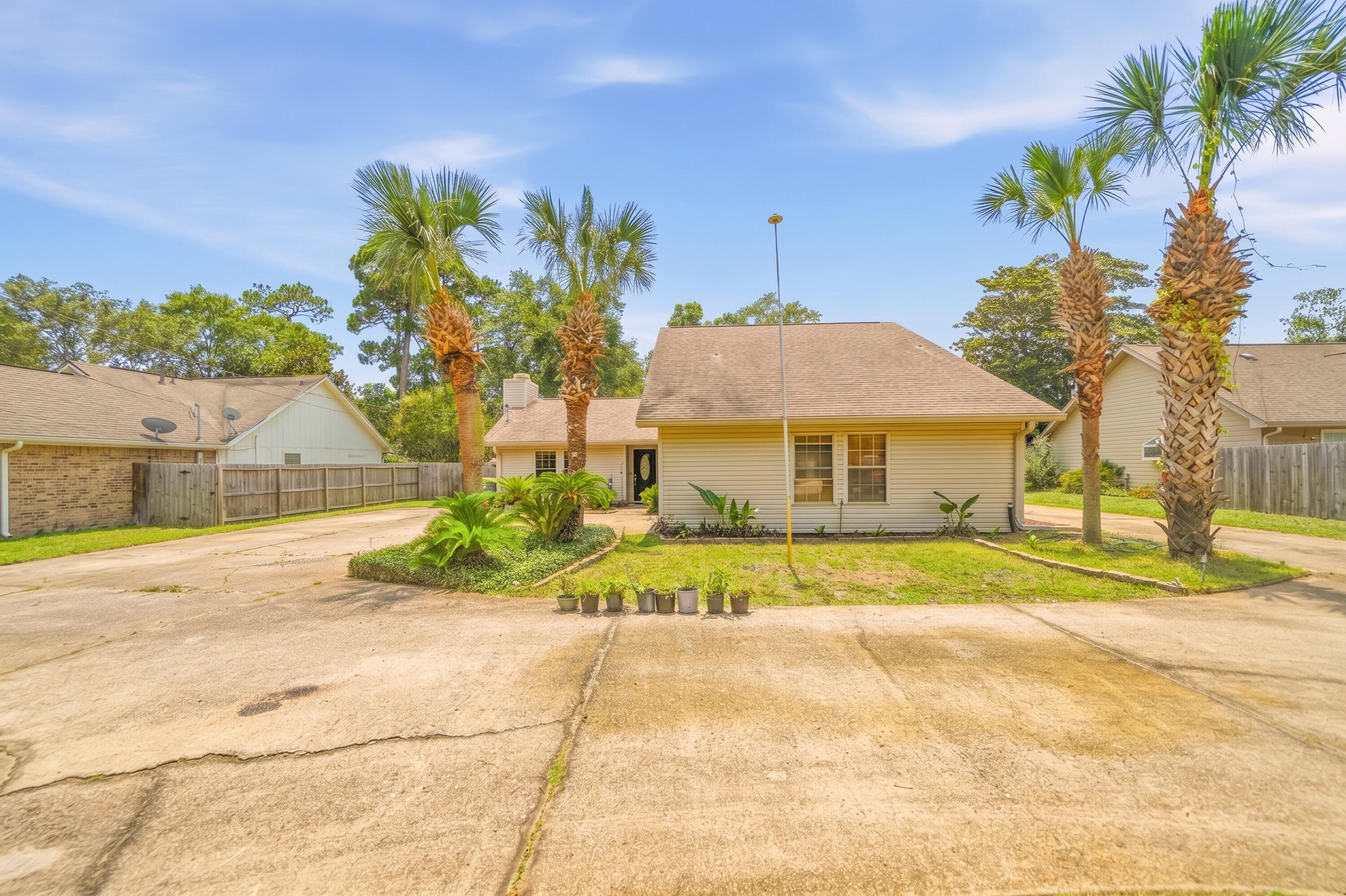 PINEWOOD ESTATES 2 - Residential Lease