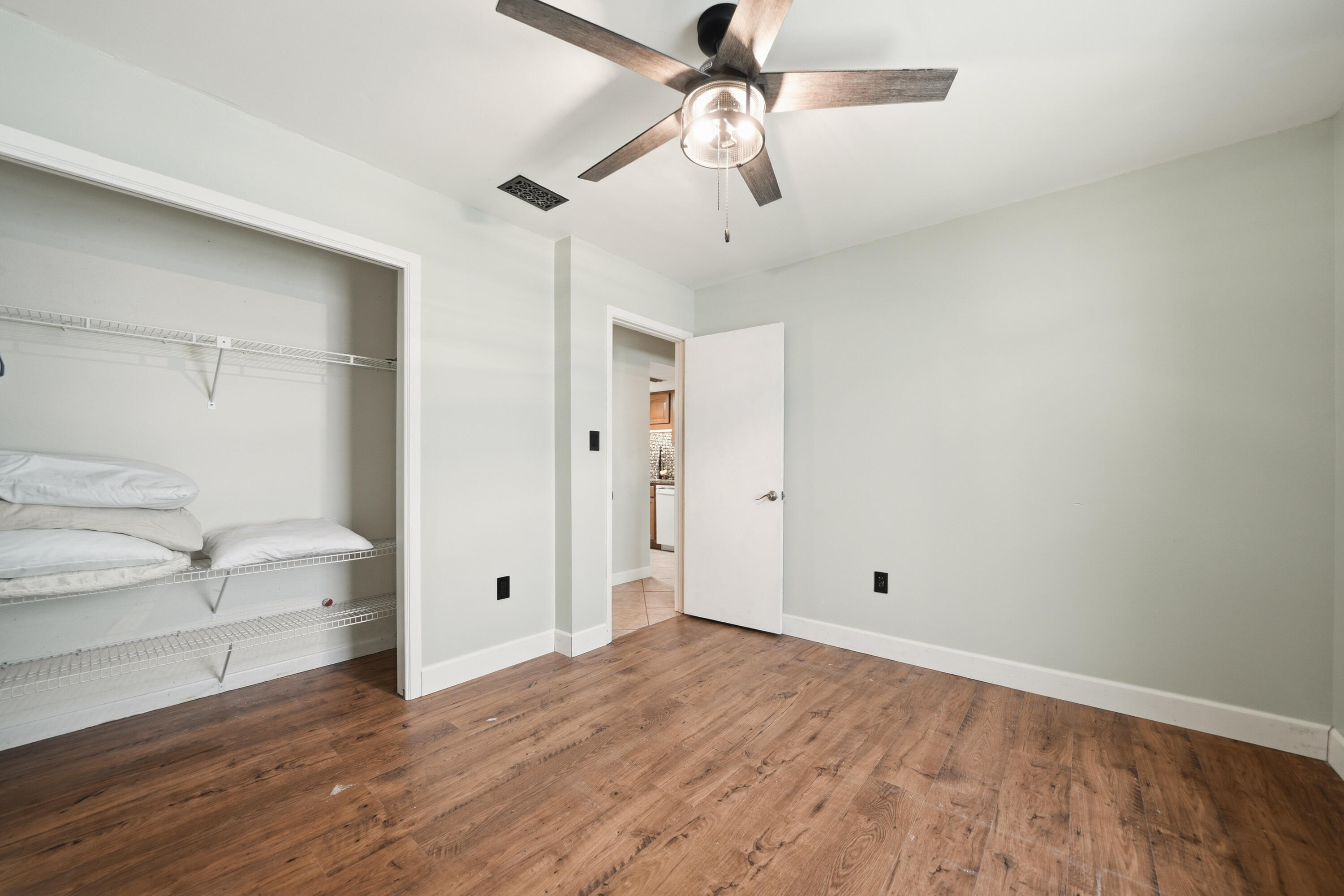 PINEWOOD ESTATES 2 - Residential Lease