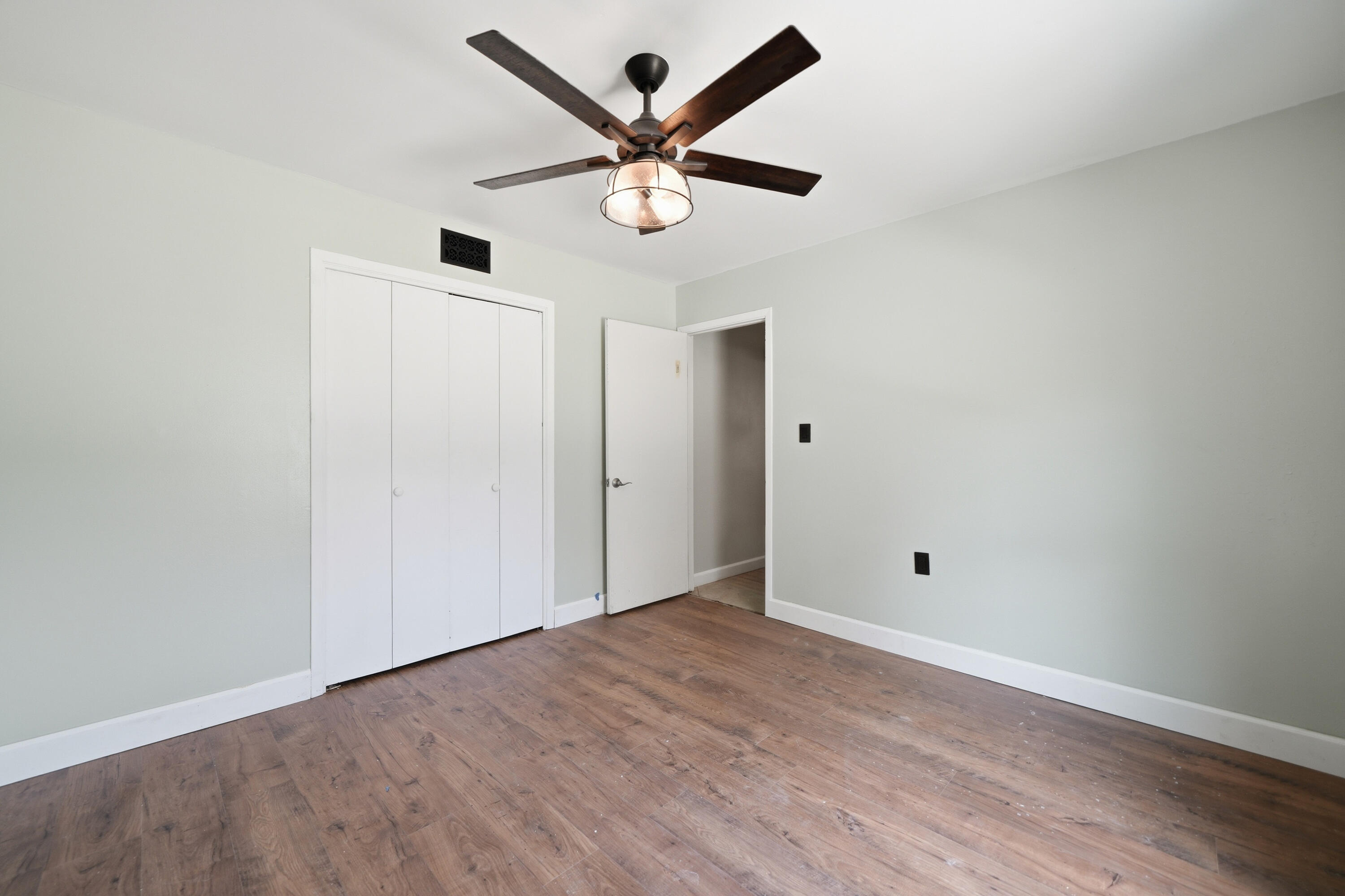 PINEWOOD ESTATES 2 - Residential Lease